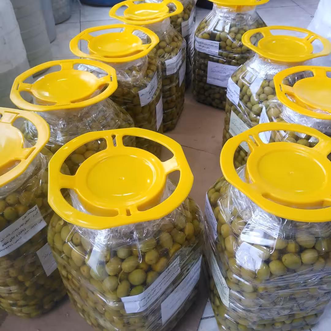 زیتون با هسته (طارم)