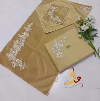 سجاده جانماز  سه تکه دست دوز مأوا همراه با جعبه مخمل کار شده 