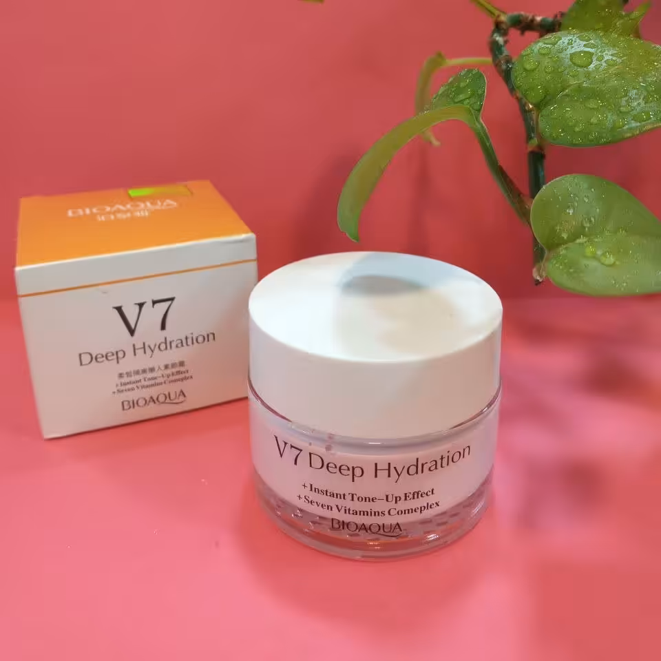 کرم آبرسان و سفید کننده Deep hydration مدل 7 ویتامینه بیوآکوا 