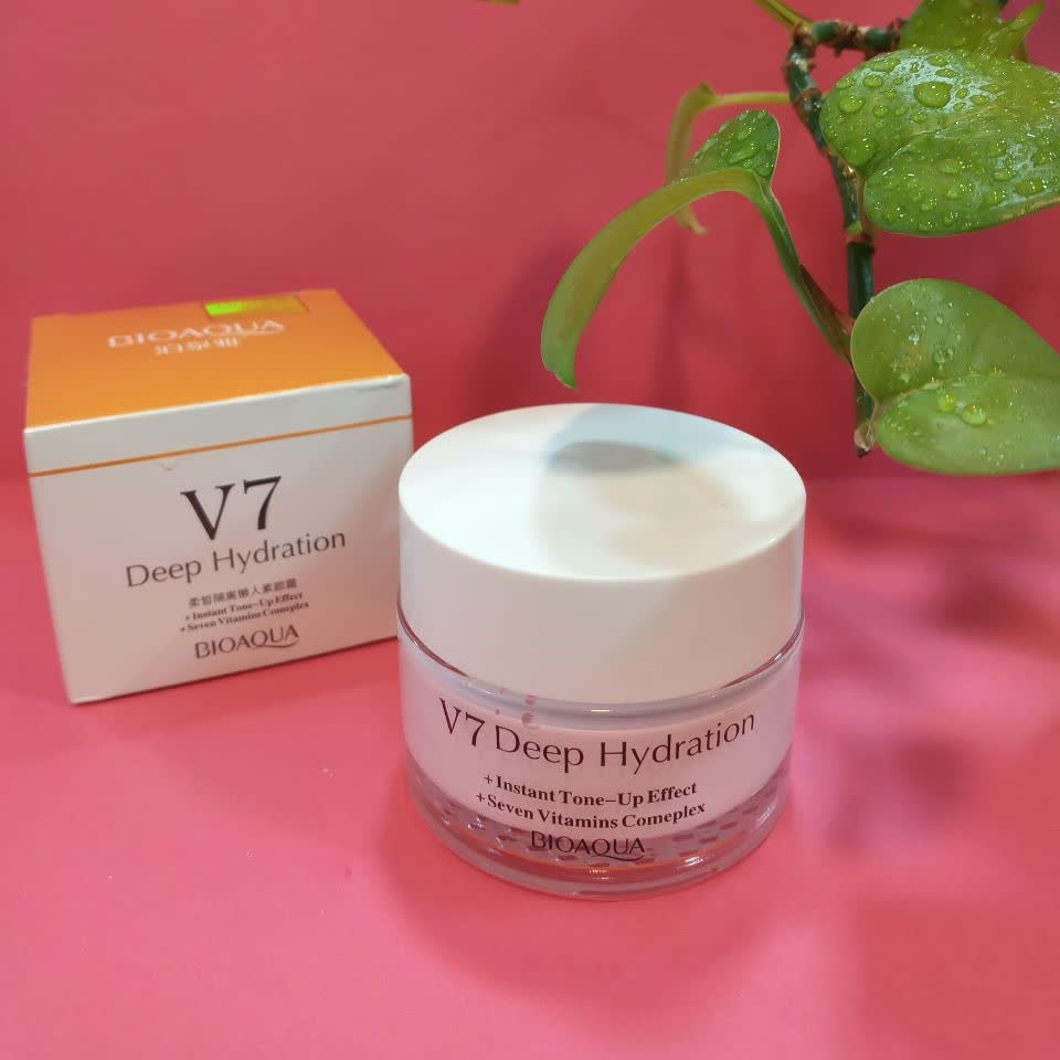 کرم آبرسان و سفید کننده Deep hydration مدل 7 ویتامینه بیوآکوا 
