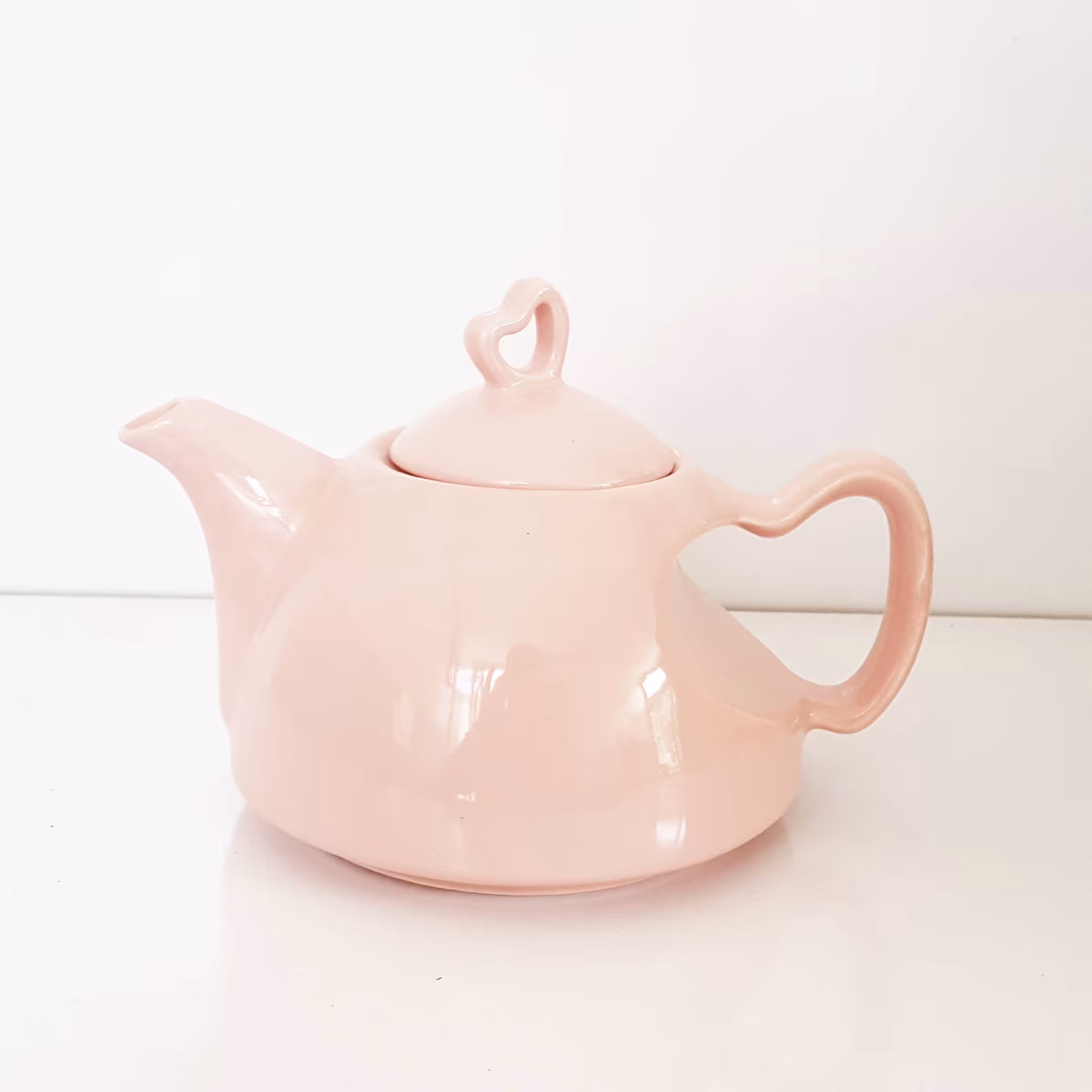 قوری دسته قلبی رنگ صورتی