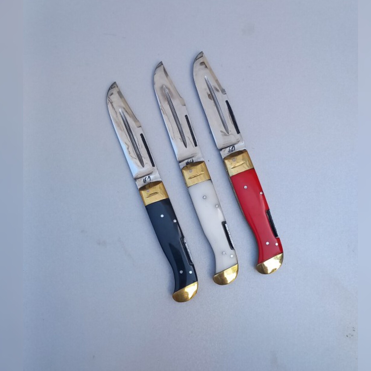 چاقو تاشو ضامندار اصل زنجان کار استاد امیری مناسب برای کوهنوردی و سفر  