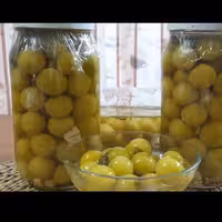 ترشی آلوچه یا گوجه سبز  محلی 