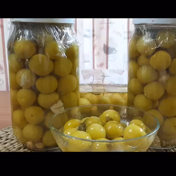 ترشی آلوچه یا گوجه سبز  محلی 