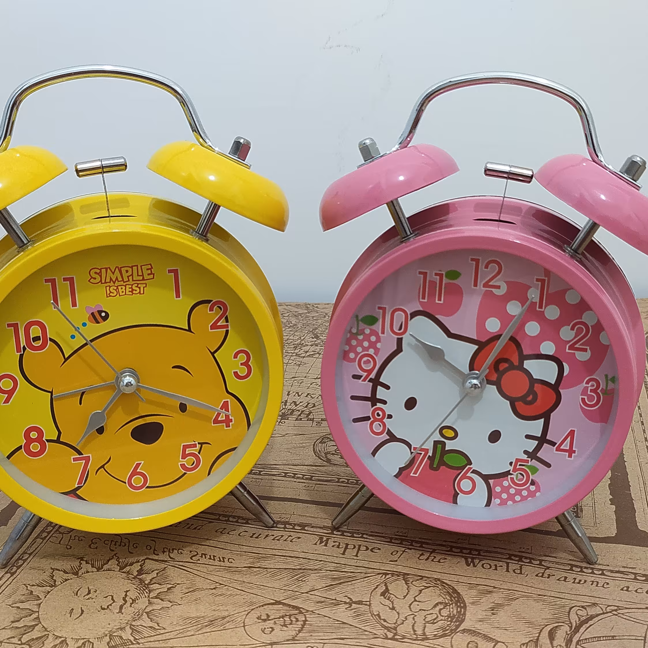 ساعت رومیزی فلزی طرح کودک زنگدار  و چراغدار