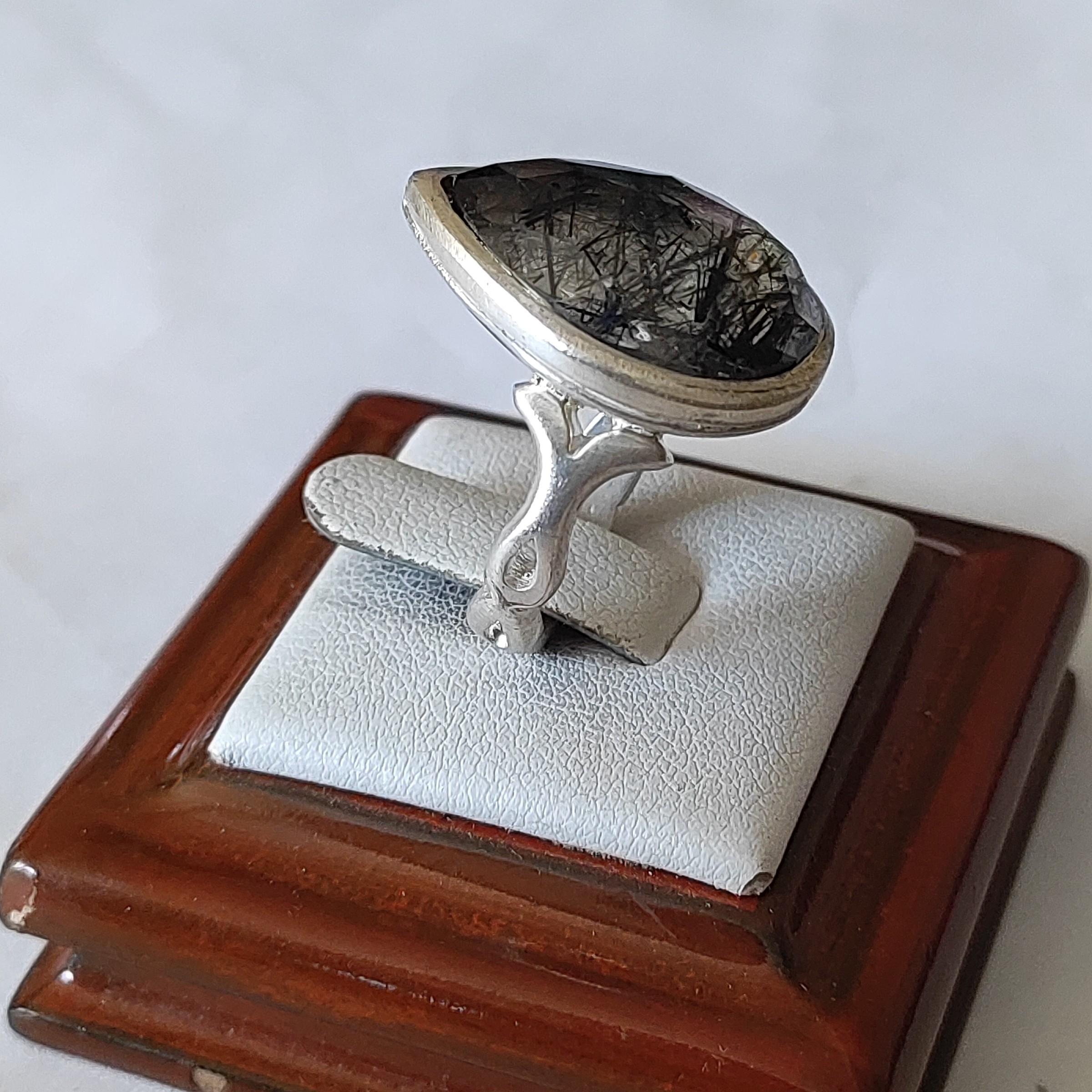 انگشتر  در مویی یا کوارتز روتایل تراش جواهری  نقره 925رکاب اشک