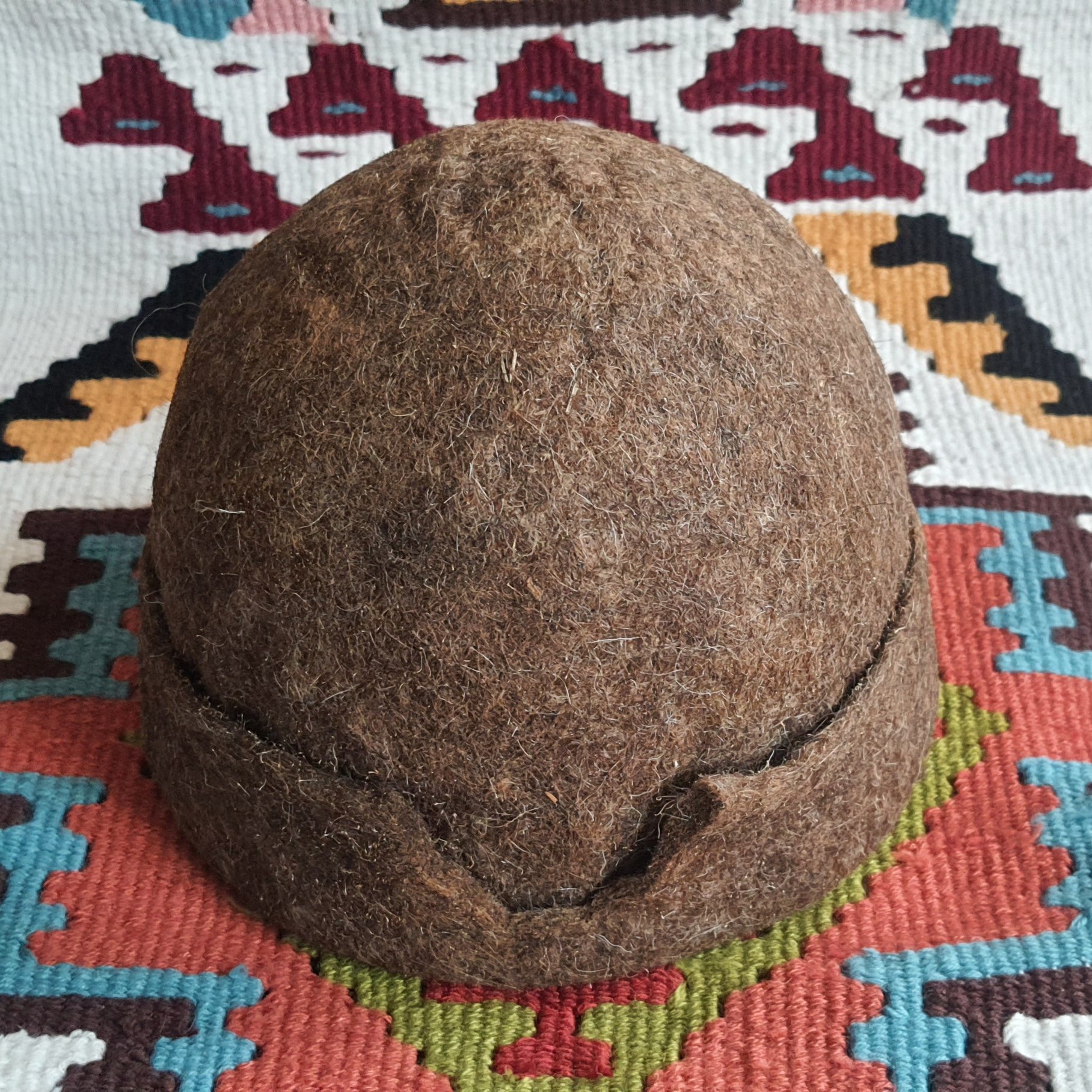 کلاه نمدی لری رنگ (شیری، قهوه ای)