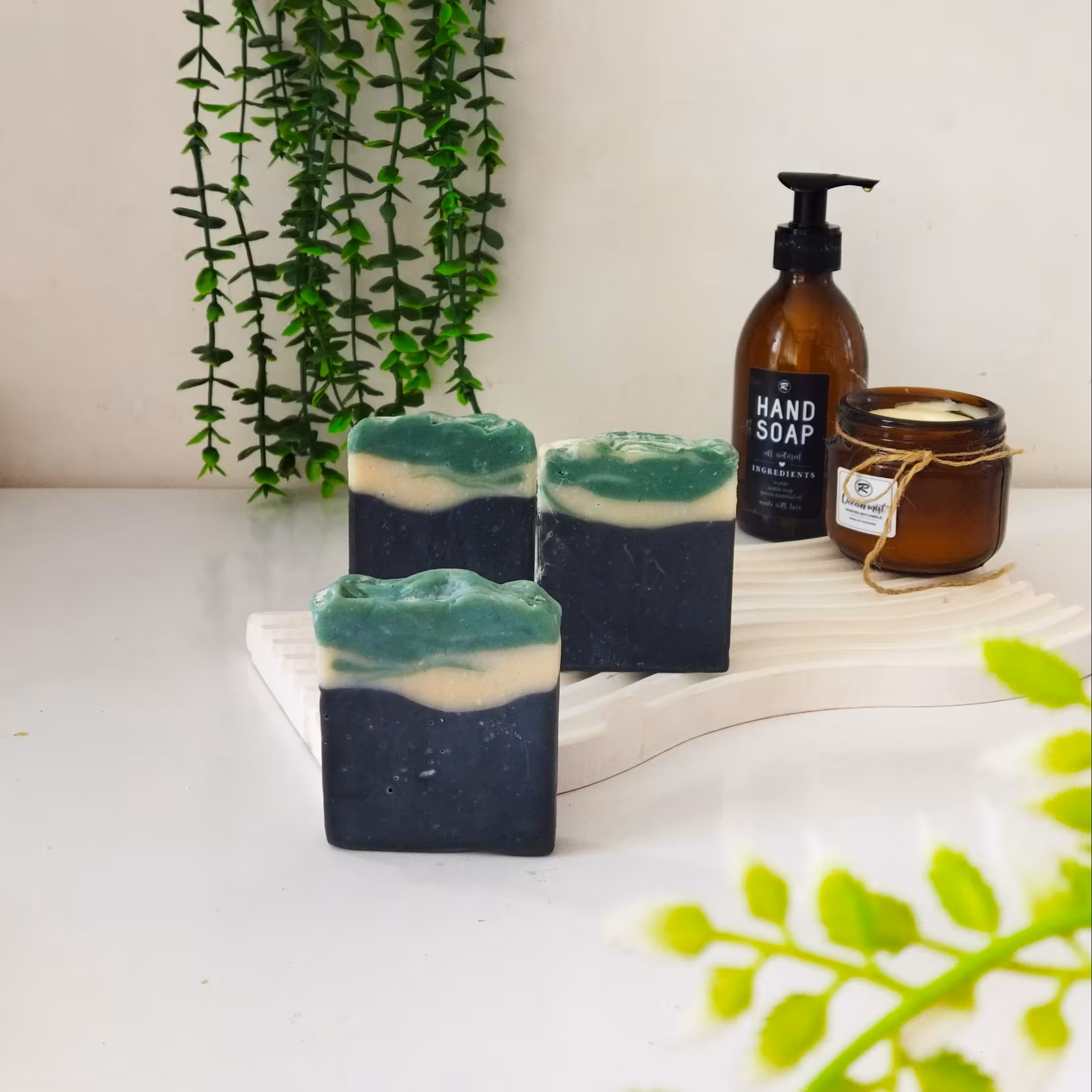 صابون زغال فعال+ روغن درخت چای+ جلبک اسپرولینا 