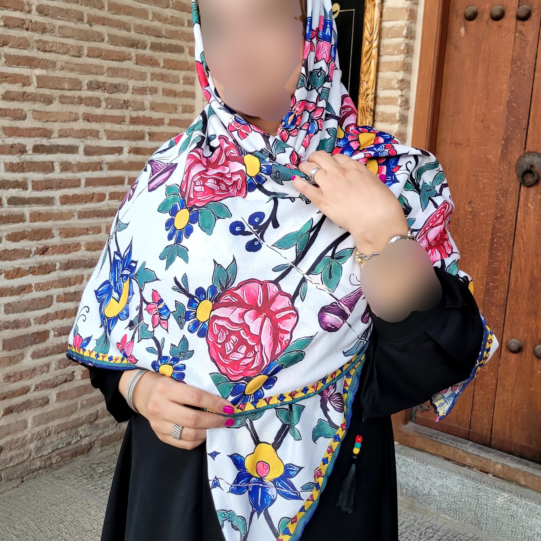 روسری با طرح کاشیکاری مسجد وکیل شیراز، نخی و قواره بزرگ