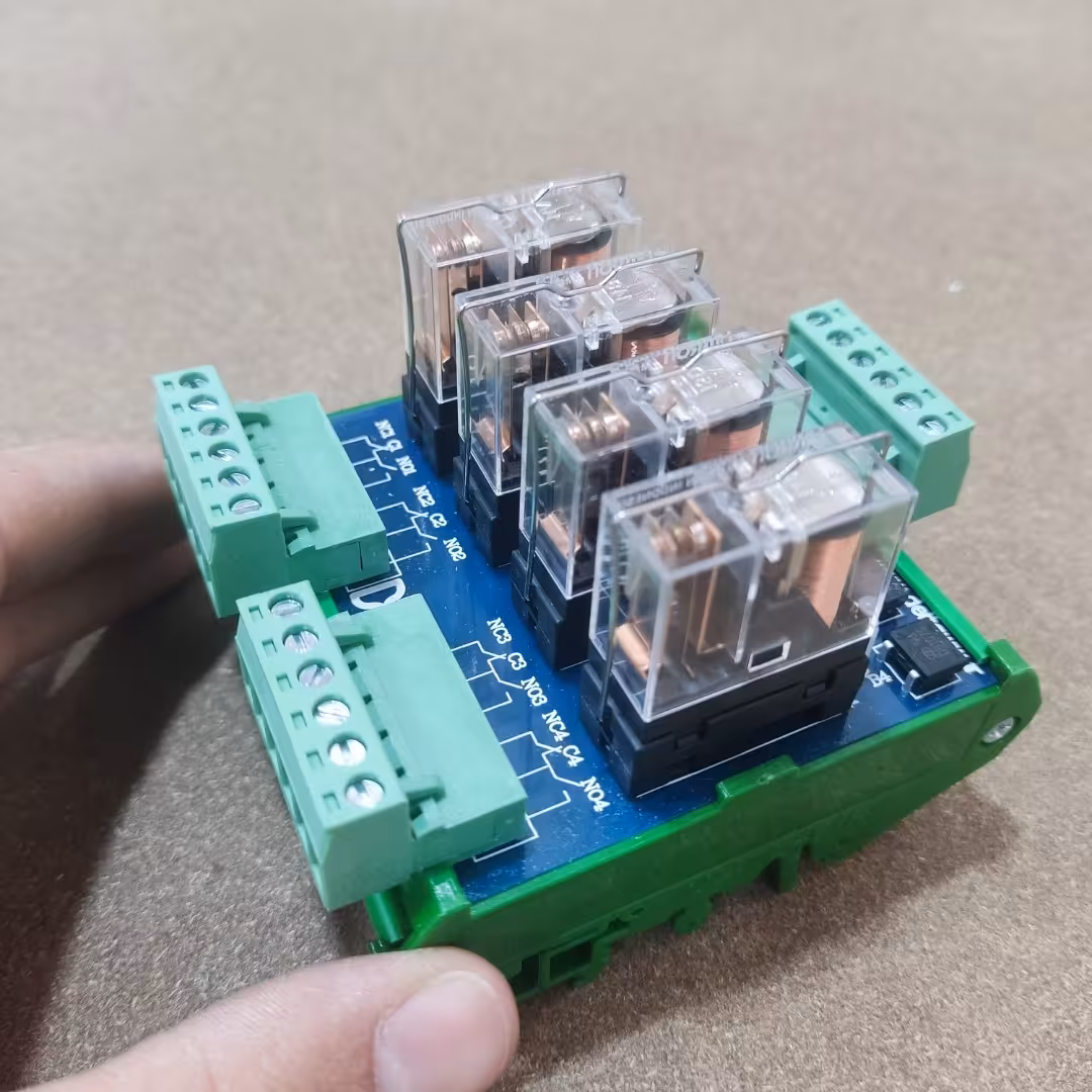 رله برد چهار کاناله با رله امرون 