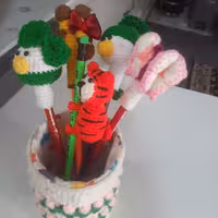 سر مدادی بافتنی،مدل نوشین طرح حیوانات و گل وپروانه محصولی از دنیایی با پرنیان