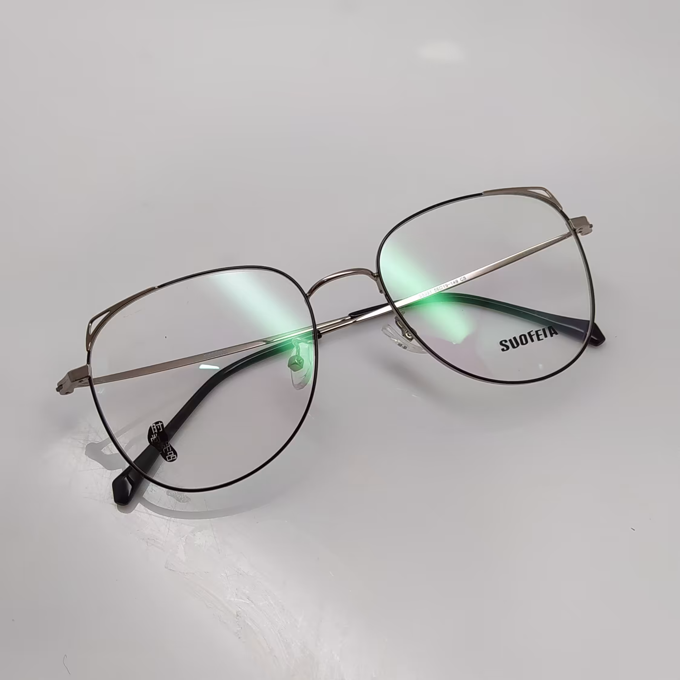 عینک مخصوص کار با کامپیوتر و گوشی موبایل با عدسی آنتی رفلکس
جنسیت فریم تمام قاب فلزی
قابلیت ساخت عدسی طبی را دارد