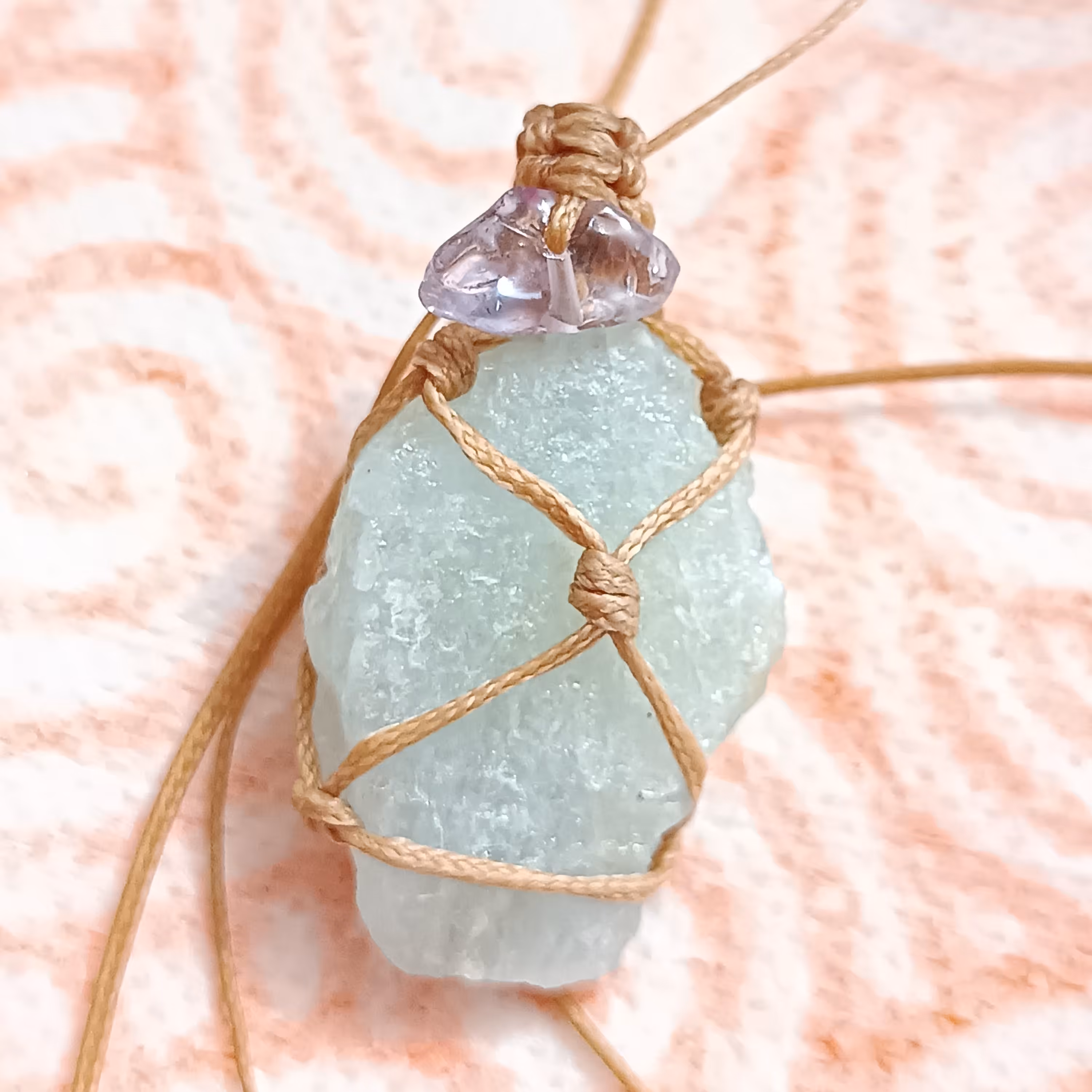 آویز غولپیکر آکوامارین و آمیتیست شفاف معدنی طبیعی بکر درشت سرزنده نور داخلش بندازید مثل چراغ روشن میشه انرژیش بیشتر میشه