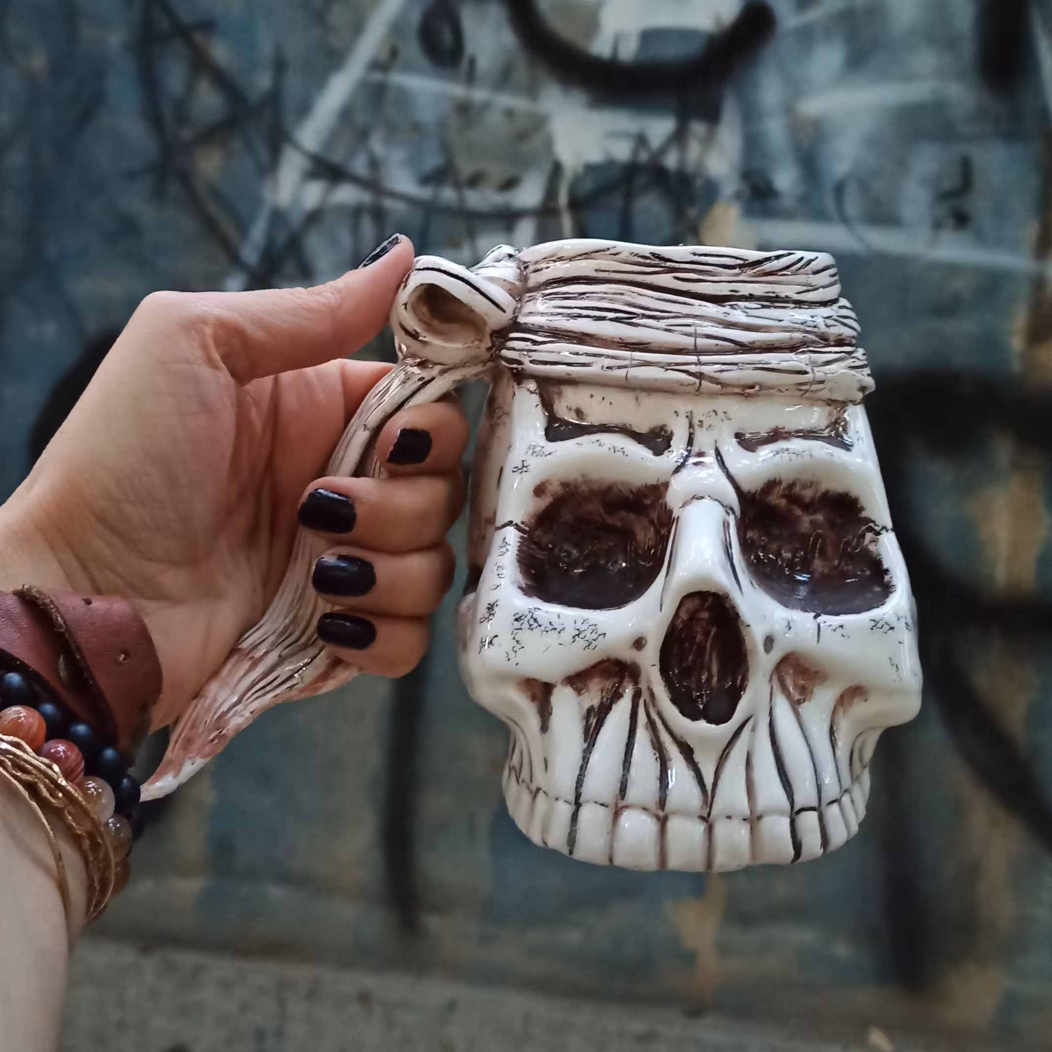 ماگ سرامیکی دست‌ساز اسکلتی