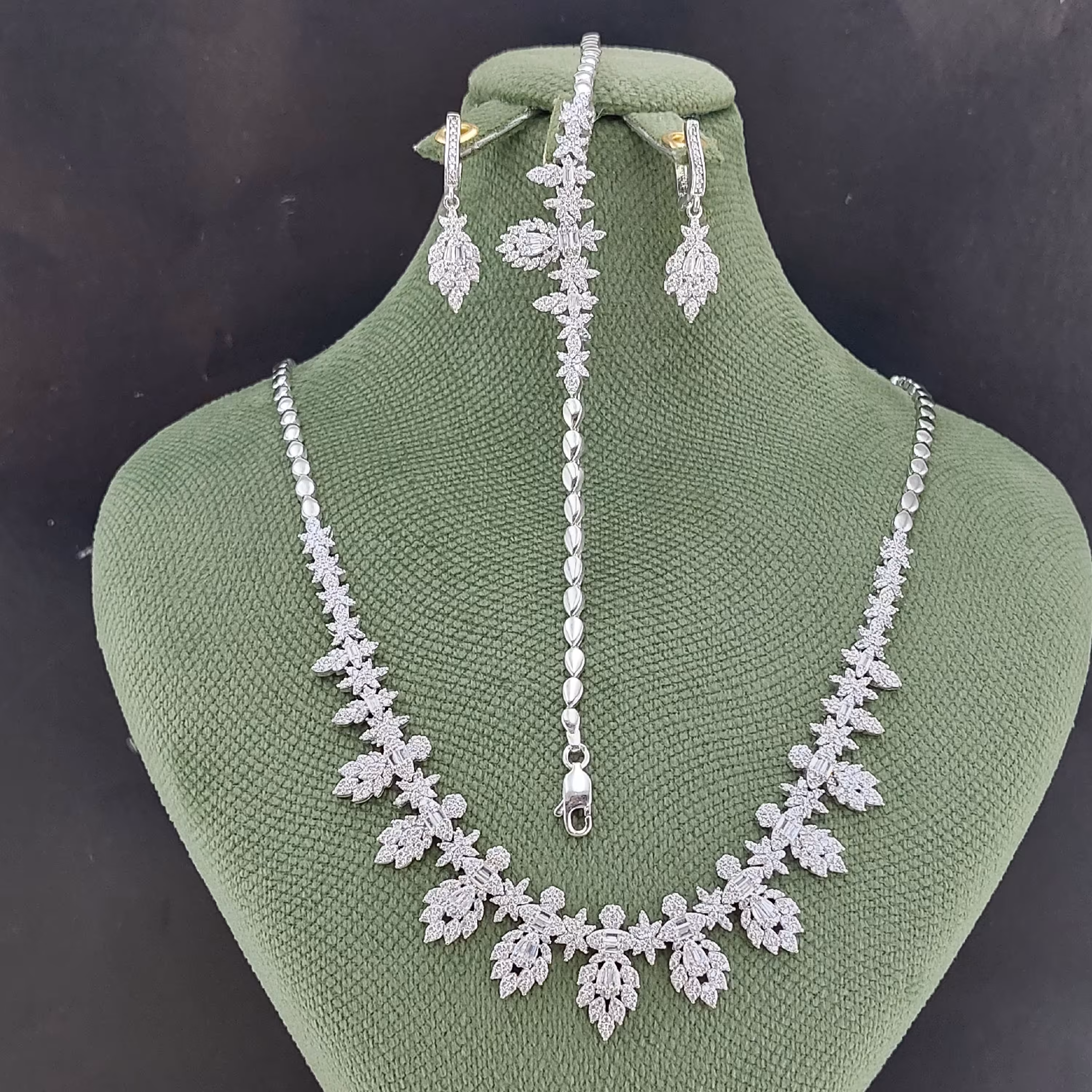 سرویس نقره عیار 925 طرح  جواهر  با روکش طلا سفید 