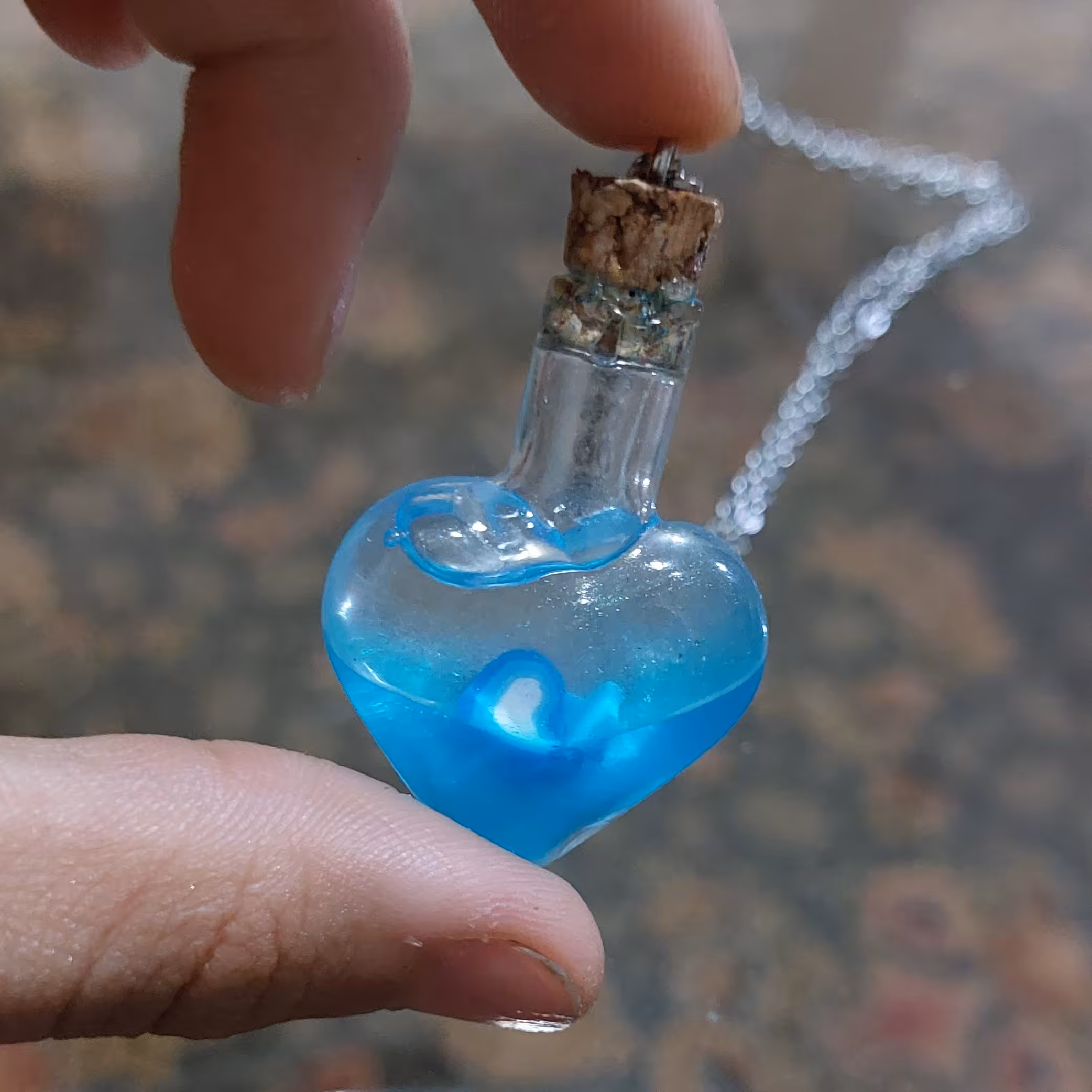 گردنبند شیشه ای قلب ابی