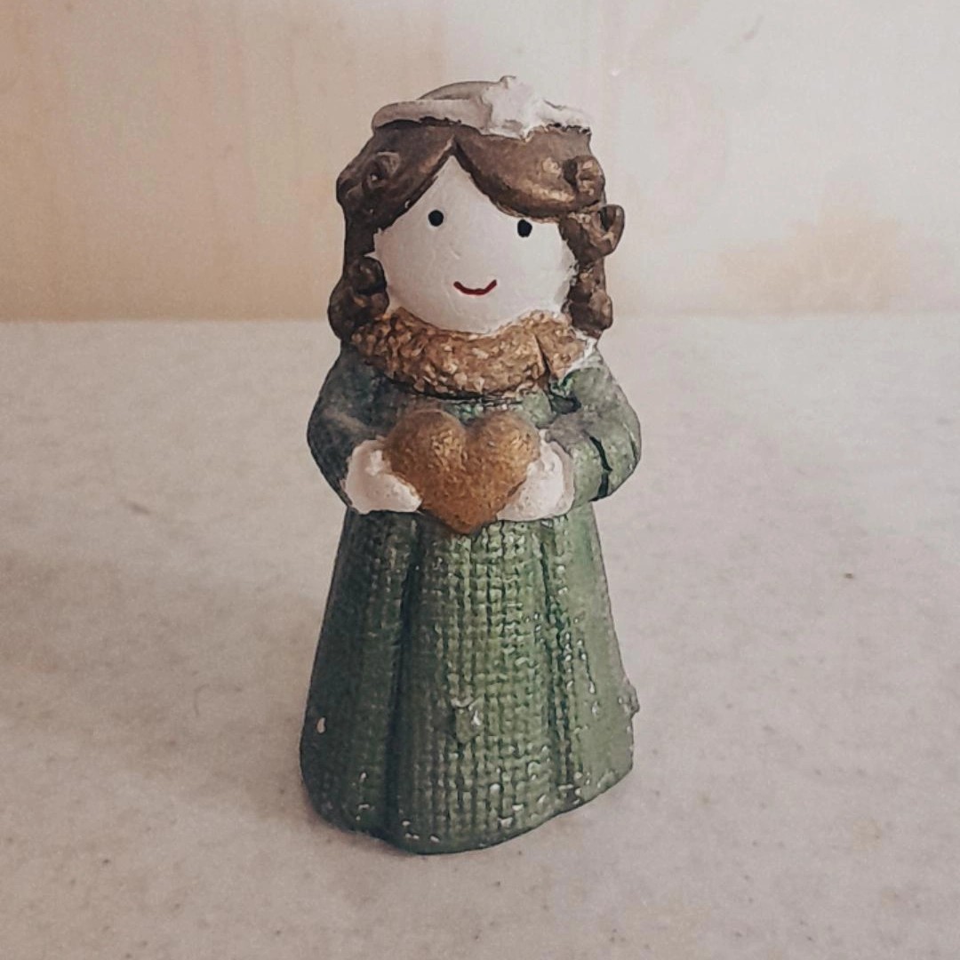 مجسمه دختر فرشته قلب دار با ارتفاع 10سانتی متر با رنگبندی مختلف