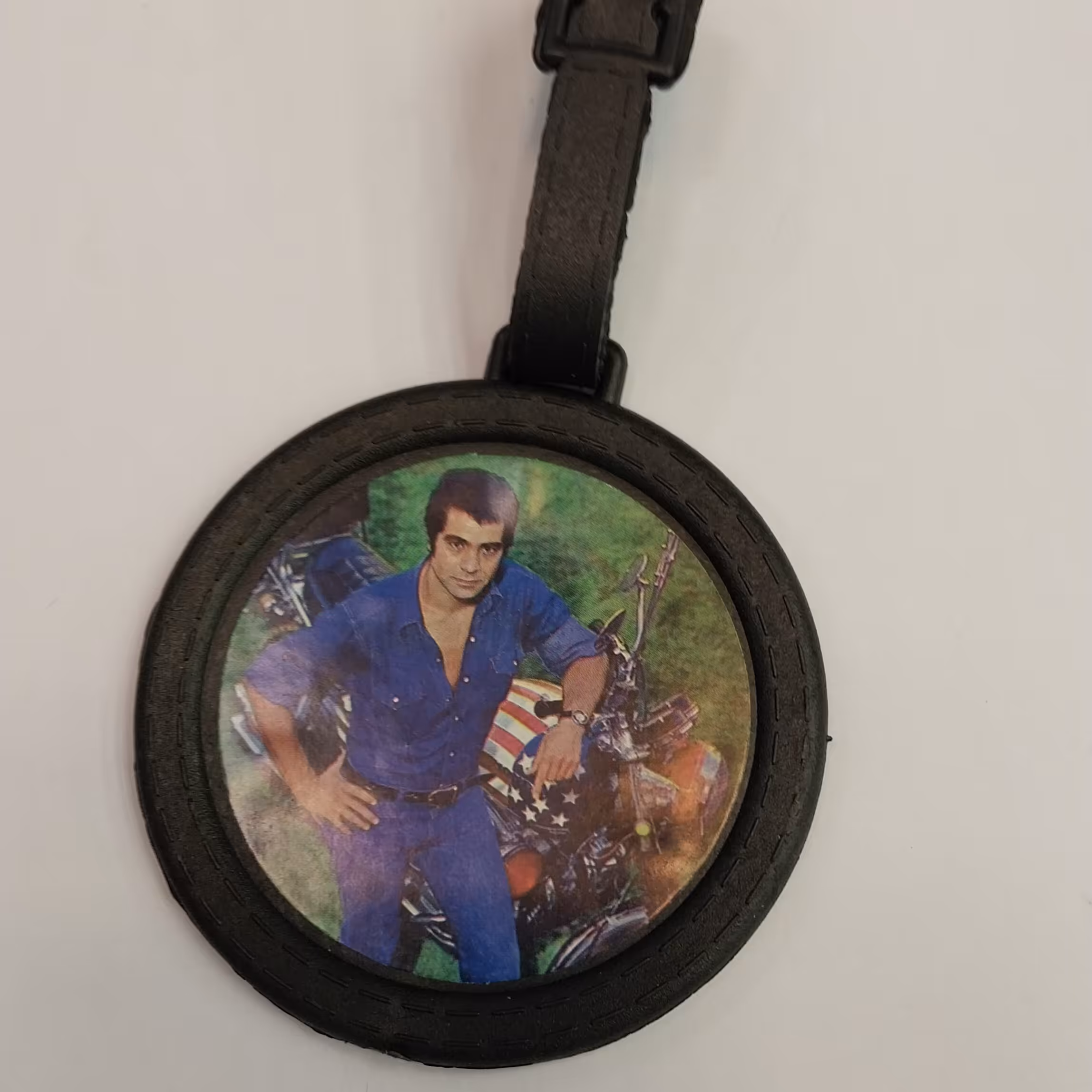  آویز فردین  خودرو m.k هر طرف یک عکس متفاوت داره اگزوز پرشین سادات اسپرت 110