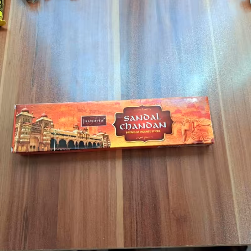 عود دست ساز ناندیتا مدل صندل چاندان بسته 50 گرمی تعداد حدود 30 شاخه