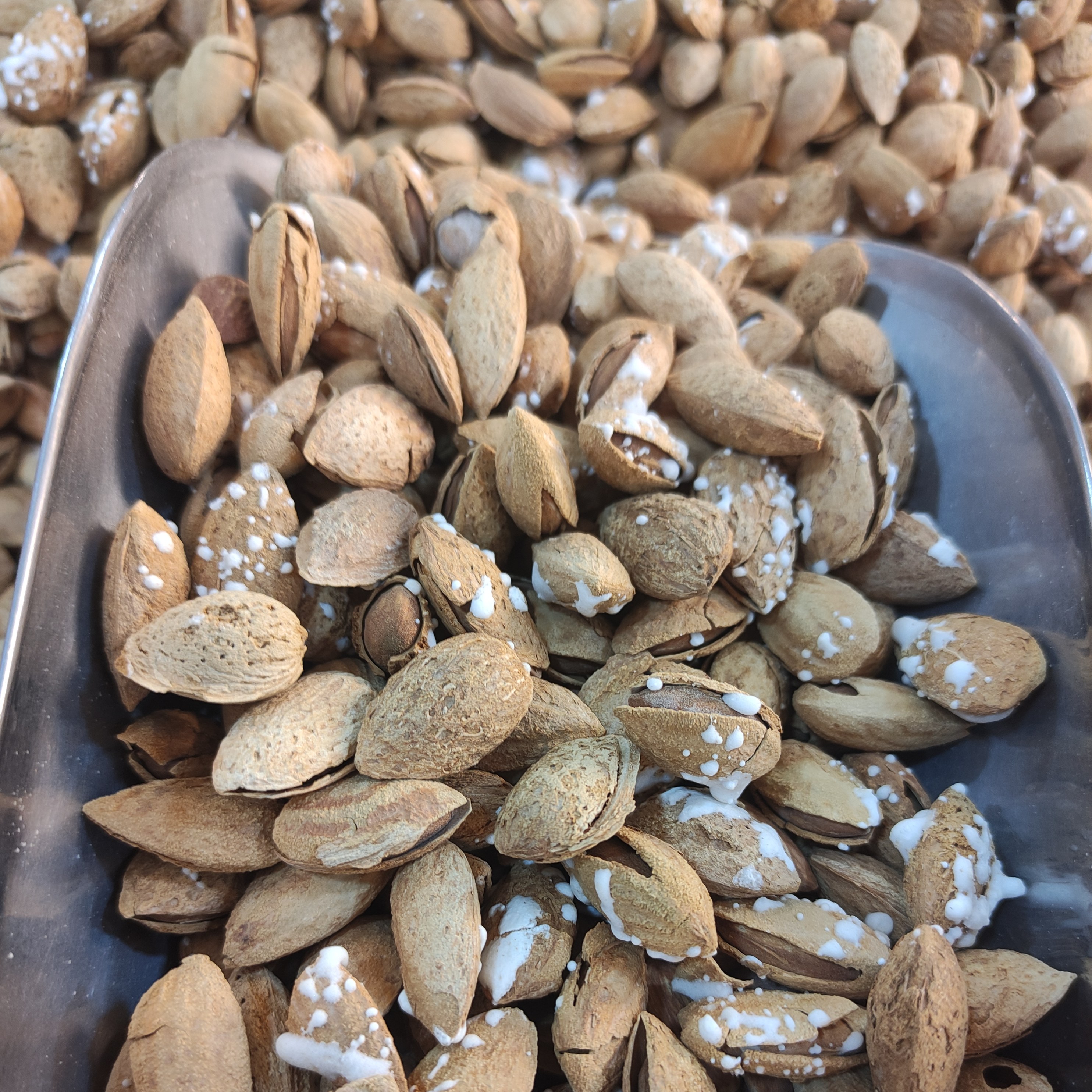 بادام منقا کاغذی اعلا