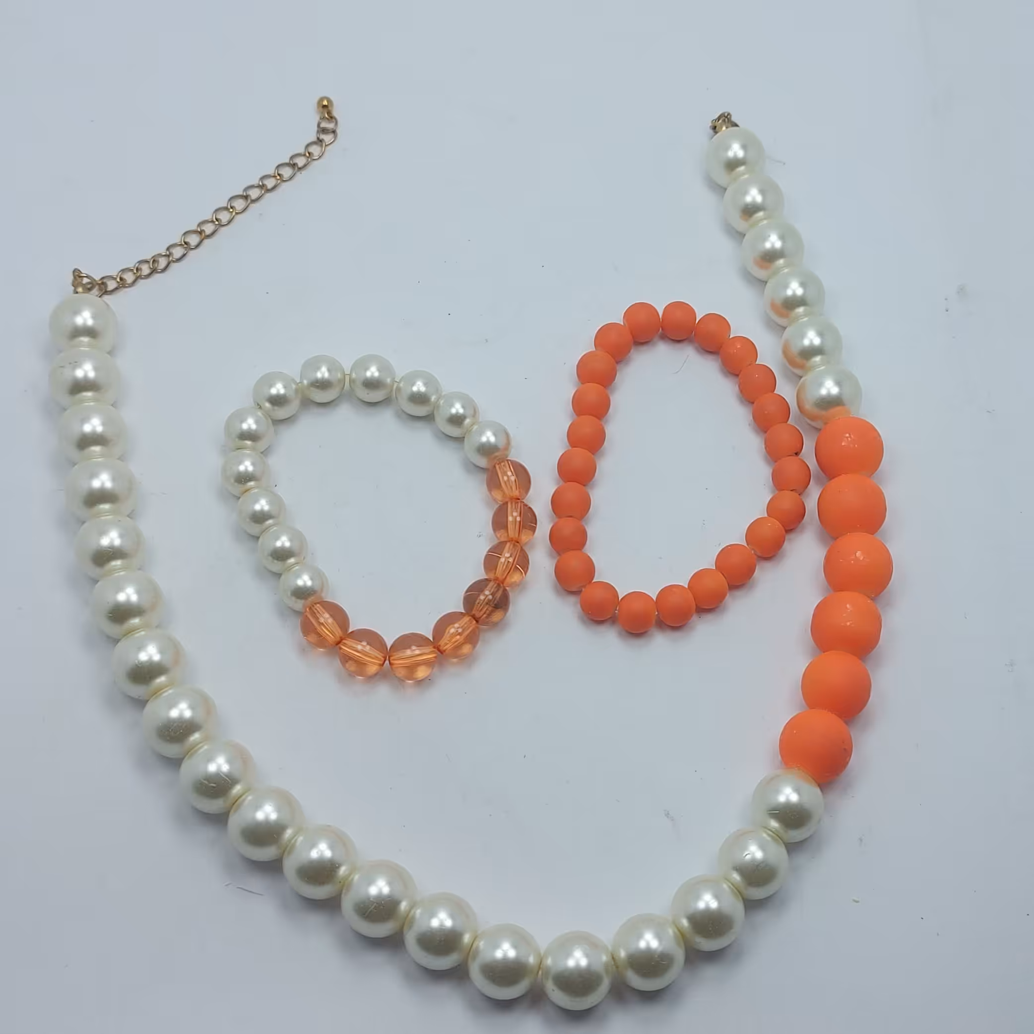 گردنبند به همراه 2 عدد دستبند مروارید