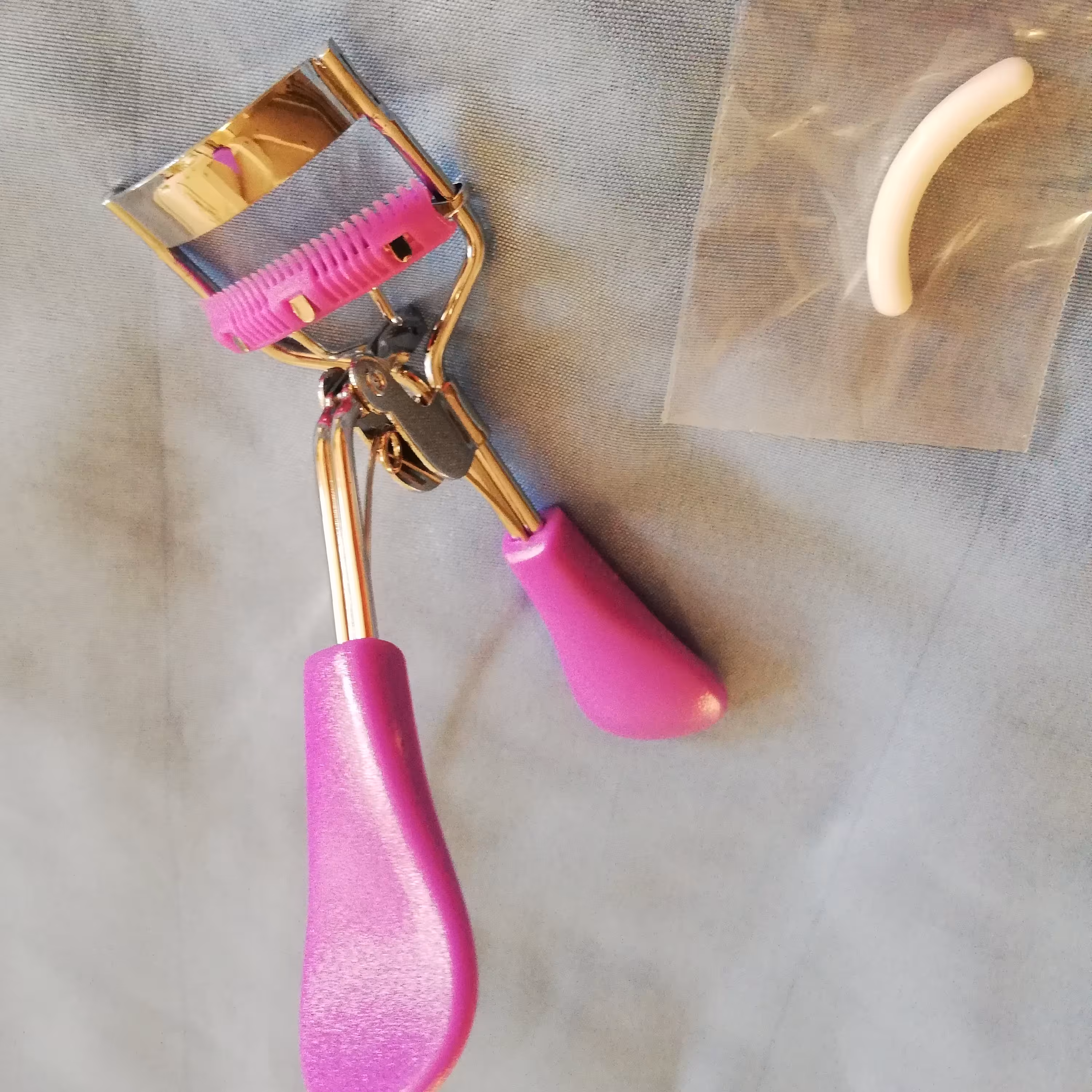 فرمژه ی شانه دار بسیار باکیفیت