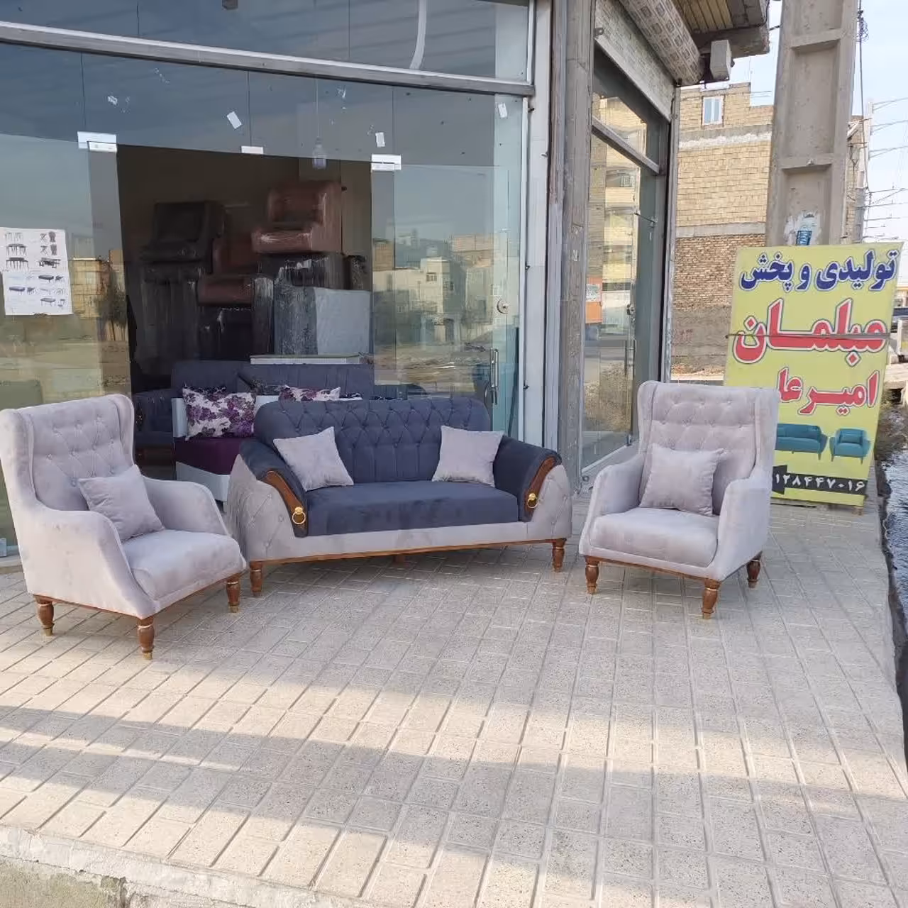 مبل راحتی پاریس هزینه ارسال به پای مشتری هست 