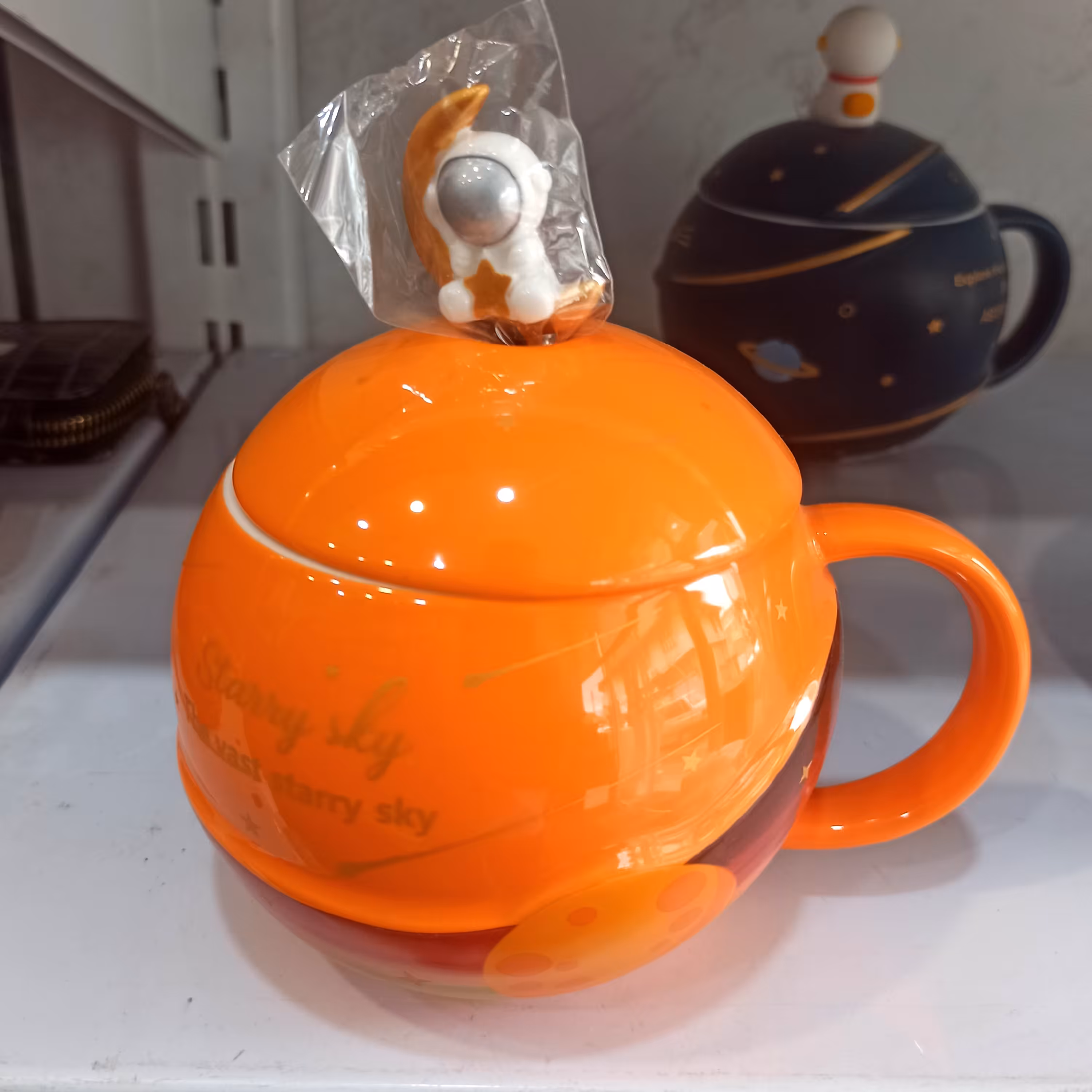 ماگ آدم فضایی نارنجی قاشق دار