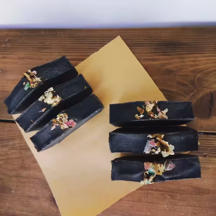 صابون زغال(از بین برنده جوش، تنظیم چربی پوست و منافذ باز) 