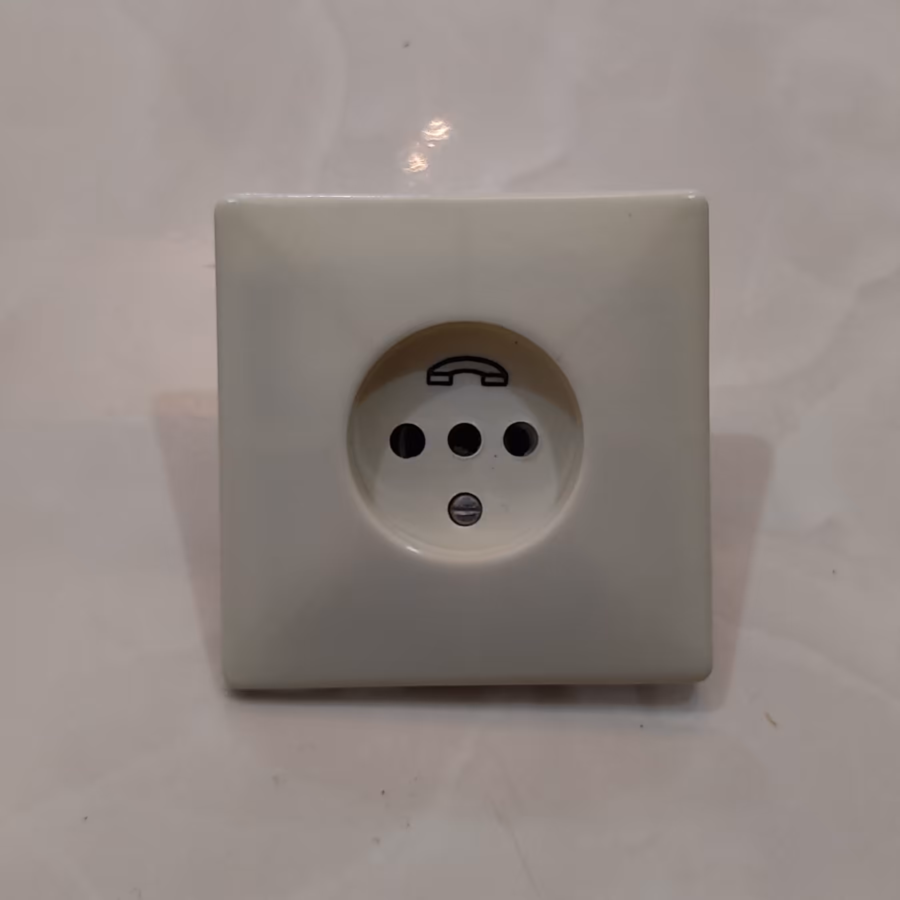 پریز تلفن توکار سفید