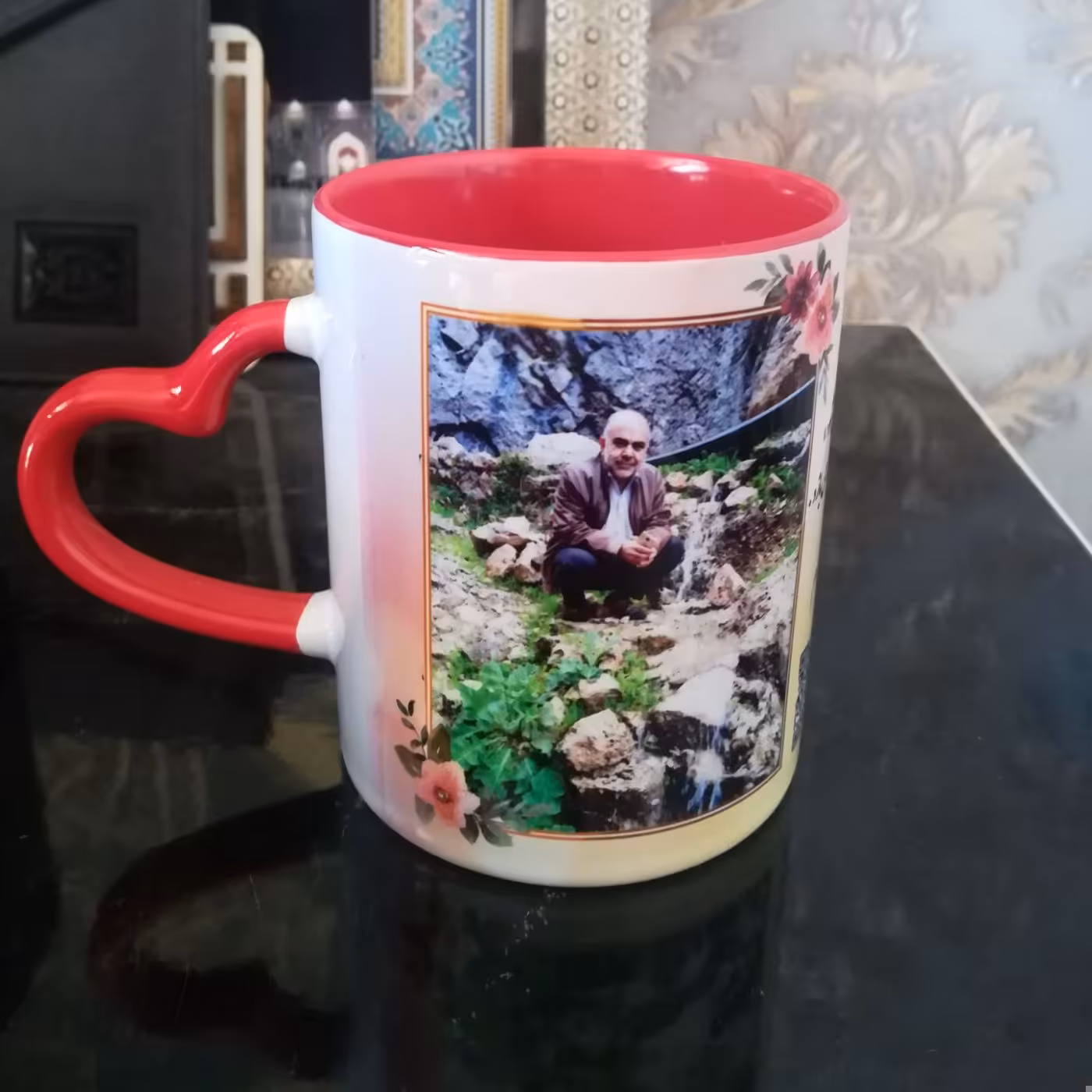 ماگ دسته قلبی و داخل قرمز  با طرح عاشقانه و عکس اختصاصی