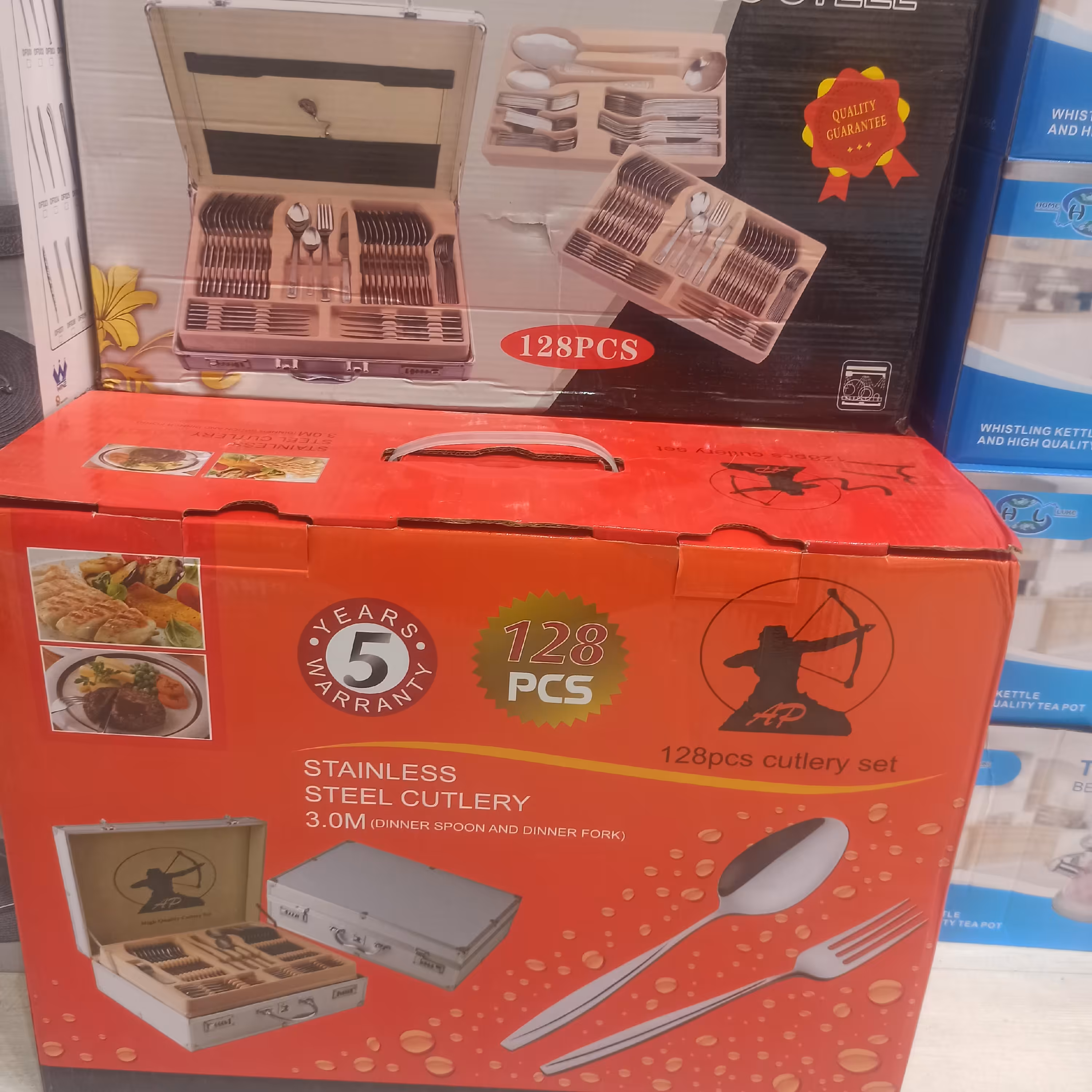 سرویس قاشق وچنگال 128پارچه 24نفره با کیف چوبی یا رمزی المینیوم 2950 سرویس قاشق چنگال  لوازم خانگی کمالی7412919