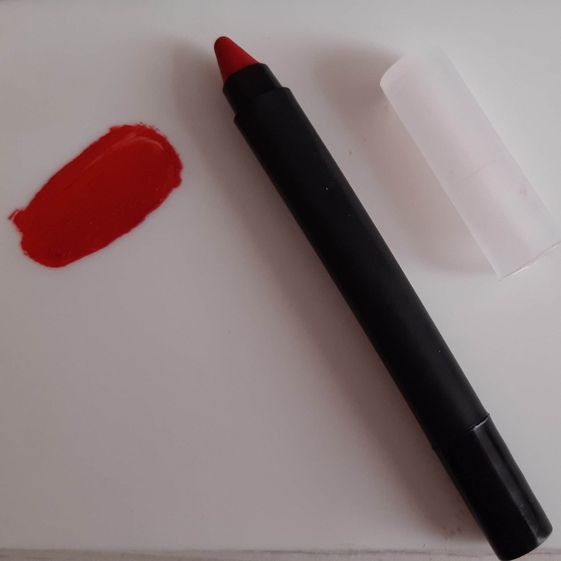 رژلب مدادی دستساز و ارگانیک قرمز روشن