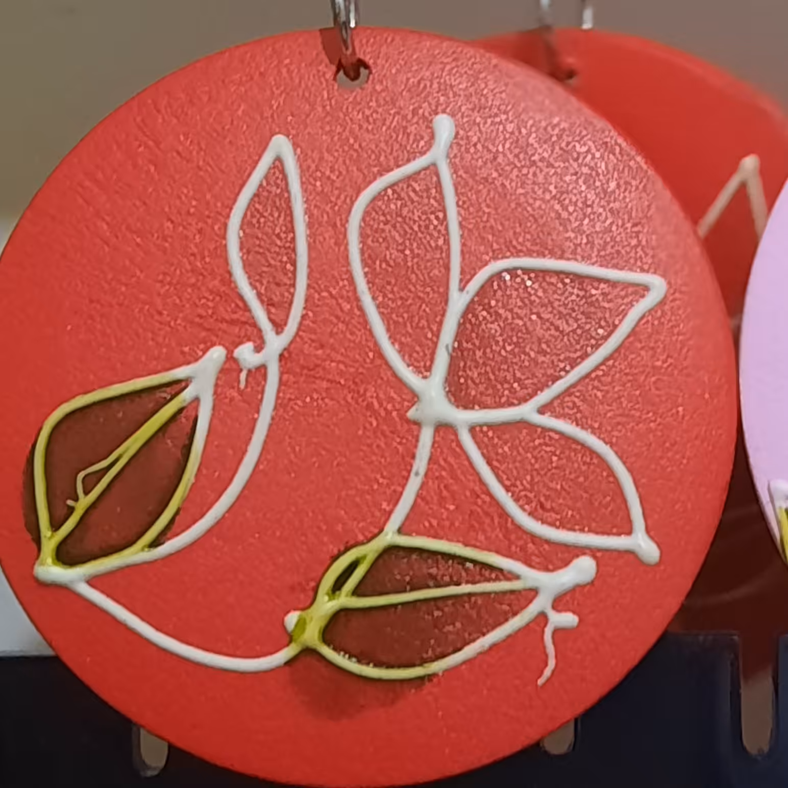 گوشواره چوبی نقاشی شده