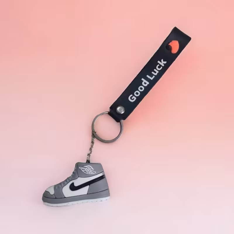 جاکلیدی سیلیکونی  طرح کفش نایک جردن  در  8 رنگ مختلف