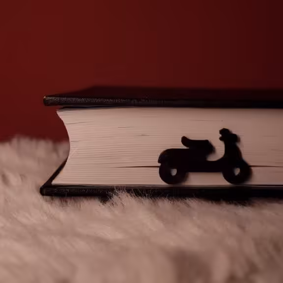 نشانگر کتاب بوک مارک طرح موتور وسپا رنگ مشکی و طول 11 سانتی متر