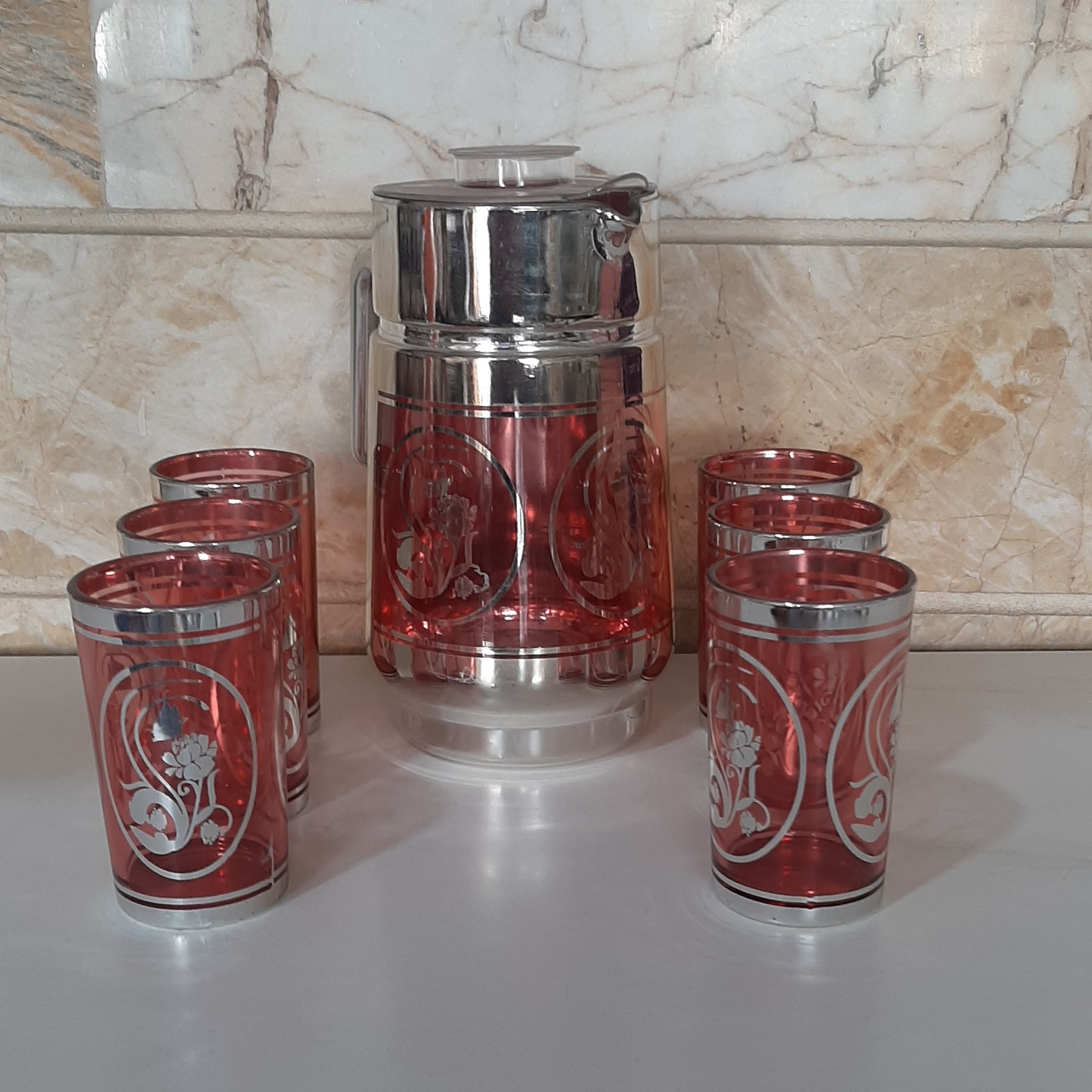 پارچ و لیوان رنگی رنگ ثابت محصول کشور چین کیفیت درجه یک 