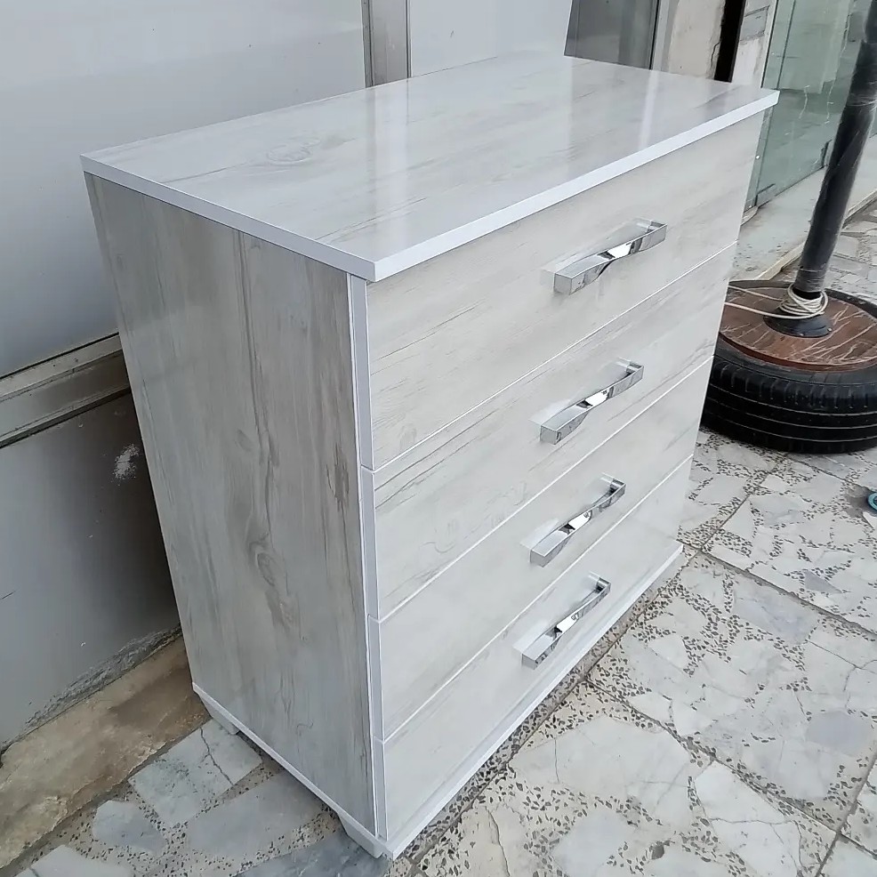 دراور چهار کشوطرح آنتیک کاج براقریل ساچمه ایپایه مبلیارسال با باربری به صورت پس کرایه