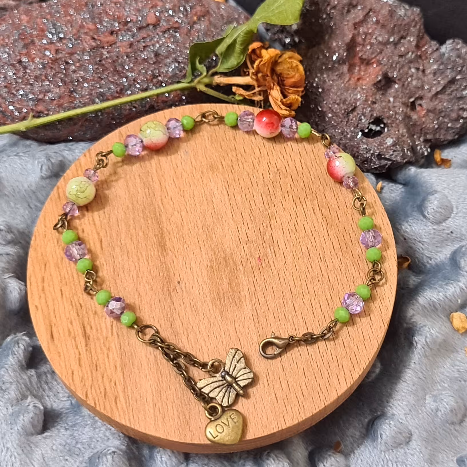 دستبند،طرح قجری زیبا وجذاب،قابل سِت با سایر کارهای موجود...