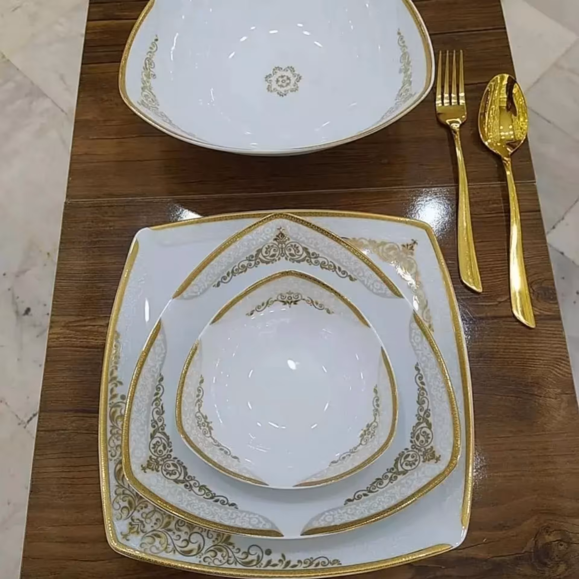 سرویس چینی پردیس طرح  دنیا طلایی  30 پارچه شش نفری