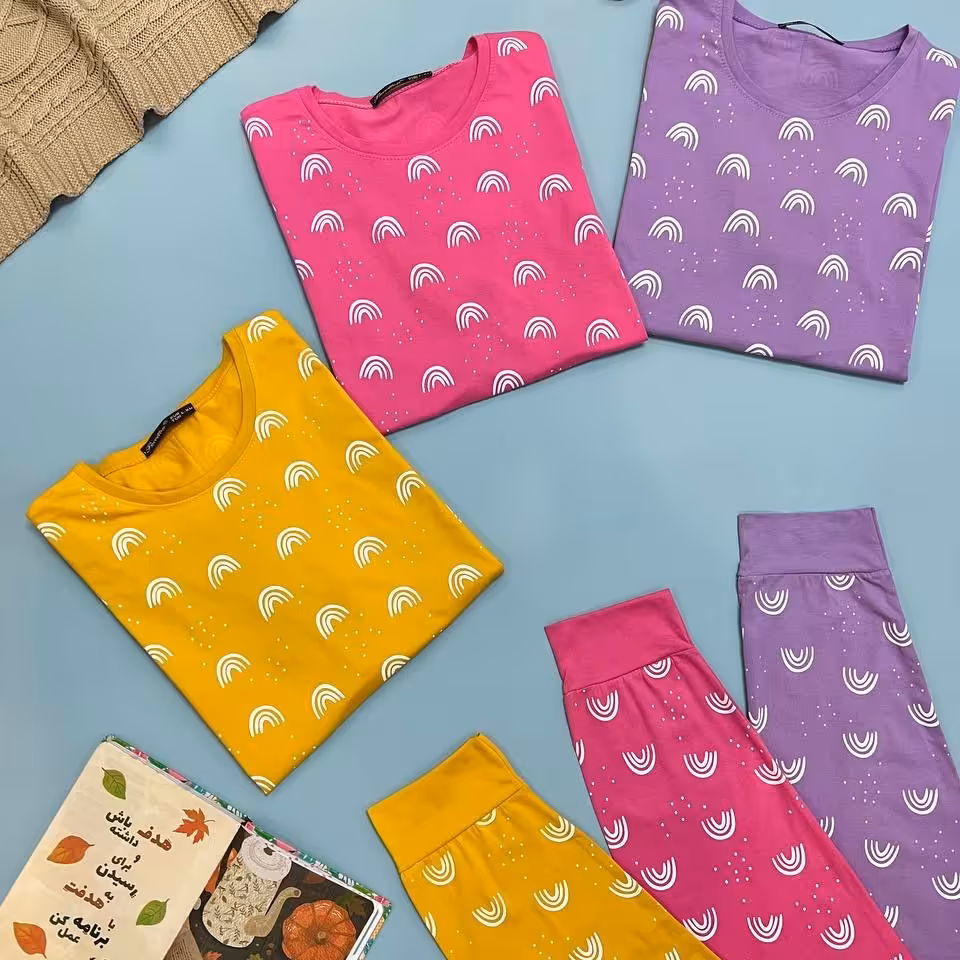 تیشرت و شلوار رنگین کمان