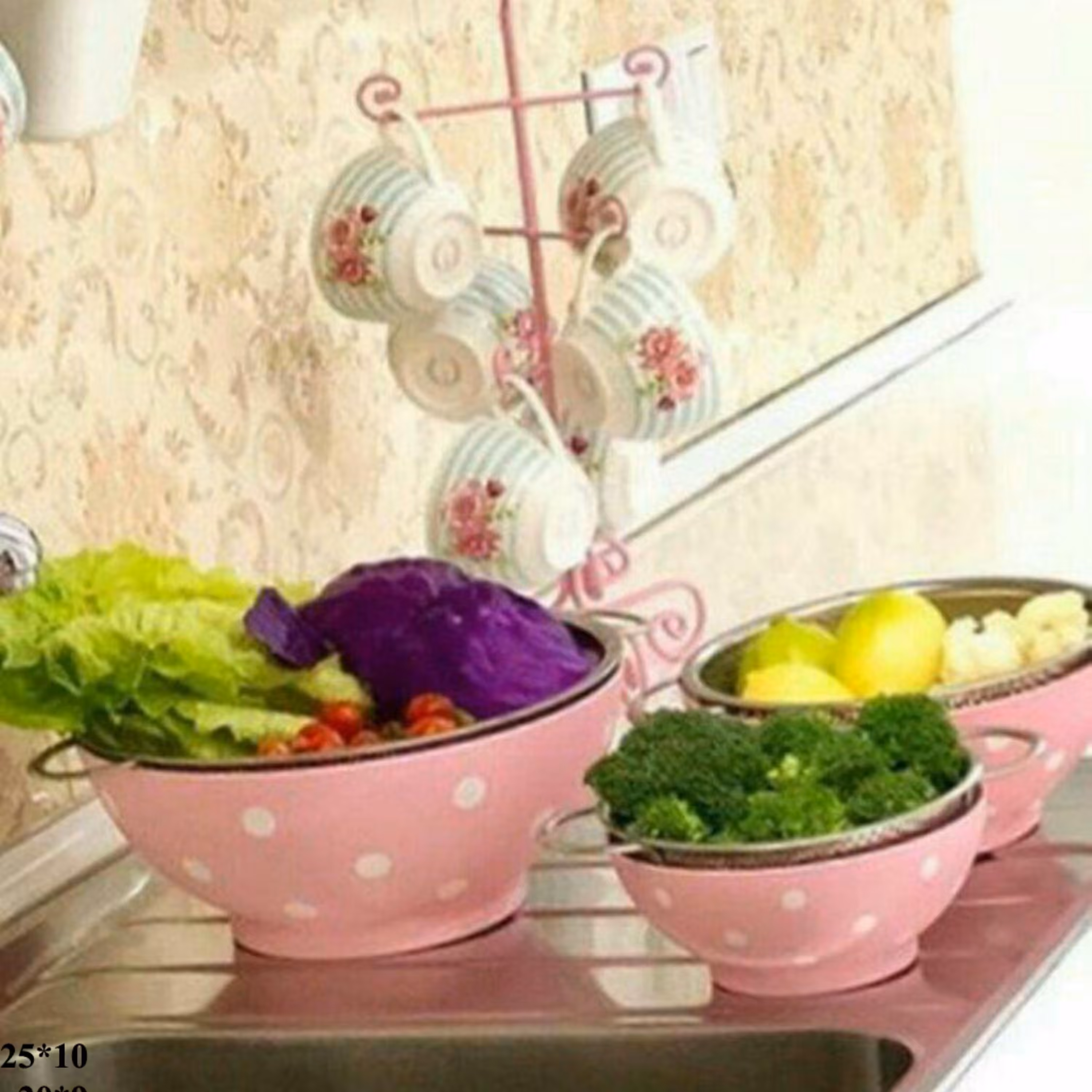 کاسه خالدار پلاستیکی رنگ صورتی در چهار سایز مختلف