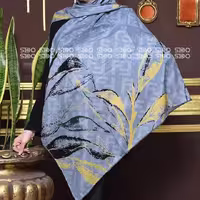 روسری نخی قواره بزرگ طرح برگ رنگ زرد طوسی دور دست دوز برند سیدو