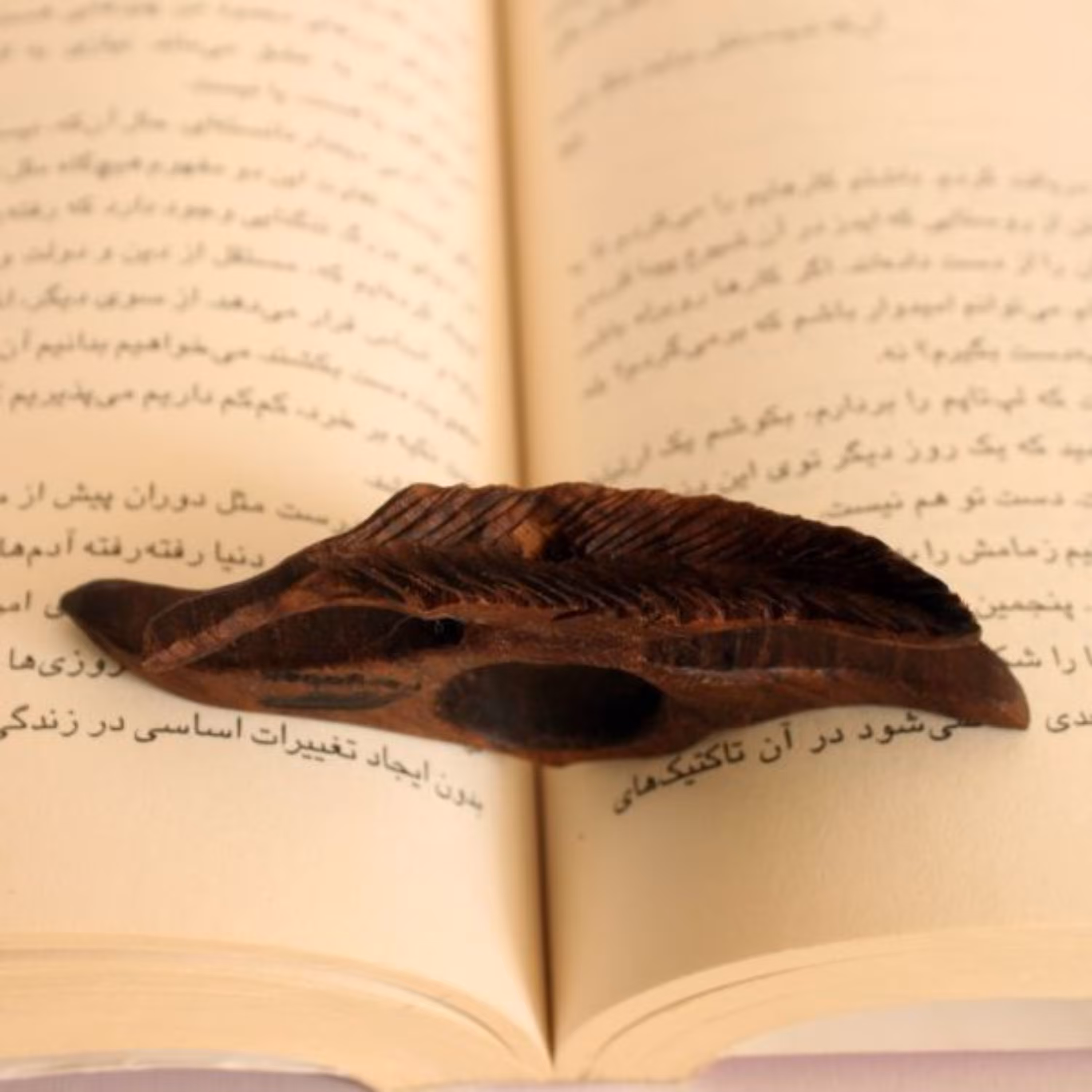 صفحه نگهدار دستساز چوبی طرح برگ بید