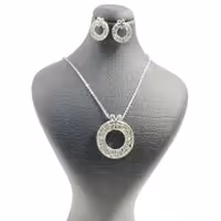 نیم ست دایره سیلور نگین دار رنگ ثابت طراحی بسیار زیبا 