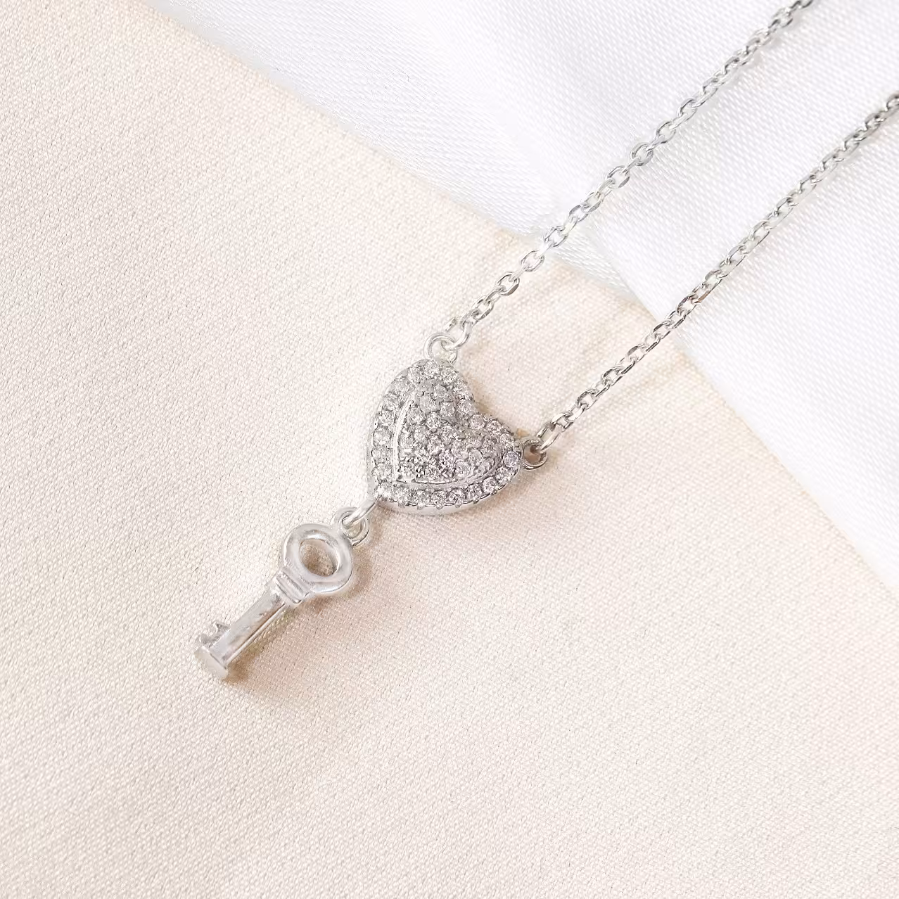 آویز زنجیری نقره طرح قلب و کلید کد S-10102-6