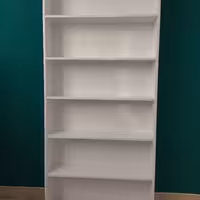 قفسه کتابخانه قابل استفاده در فروشگاه و خانه جنس ملامینه درجه یک ابعاد عرض85ارتفاع180عمق18. رنگ سفید