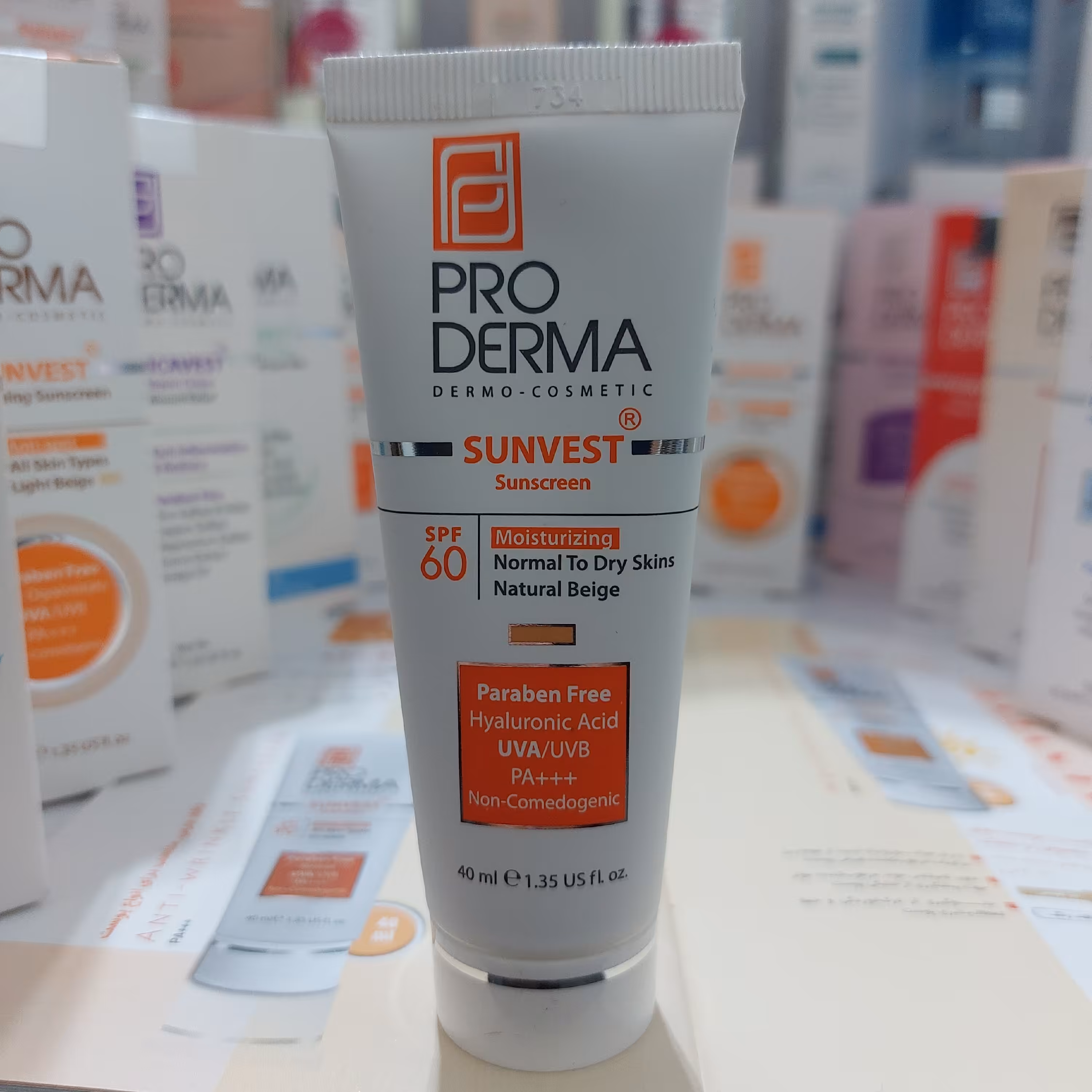 ضد آفتاب و مرطوب کننده بژ طبیعی SPF60 پرودرما در حجم 40 میلی لیتر

