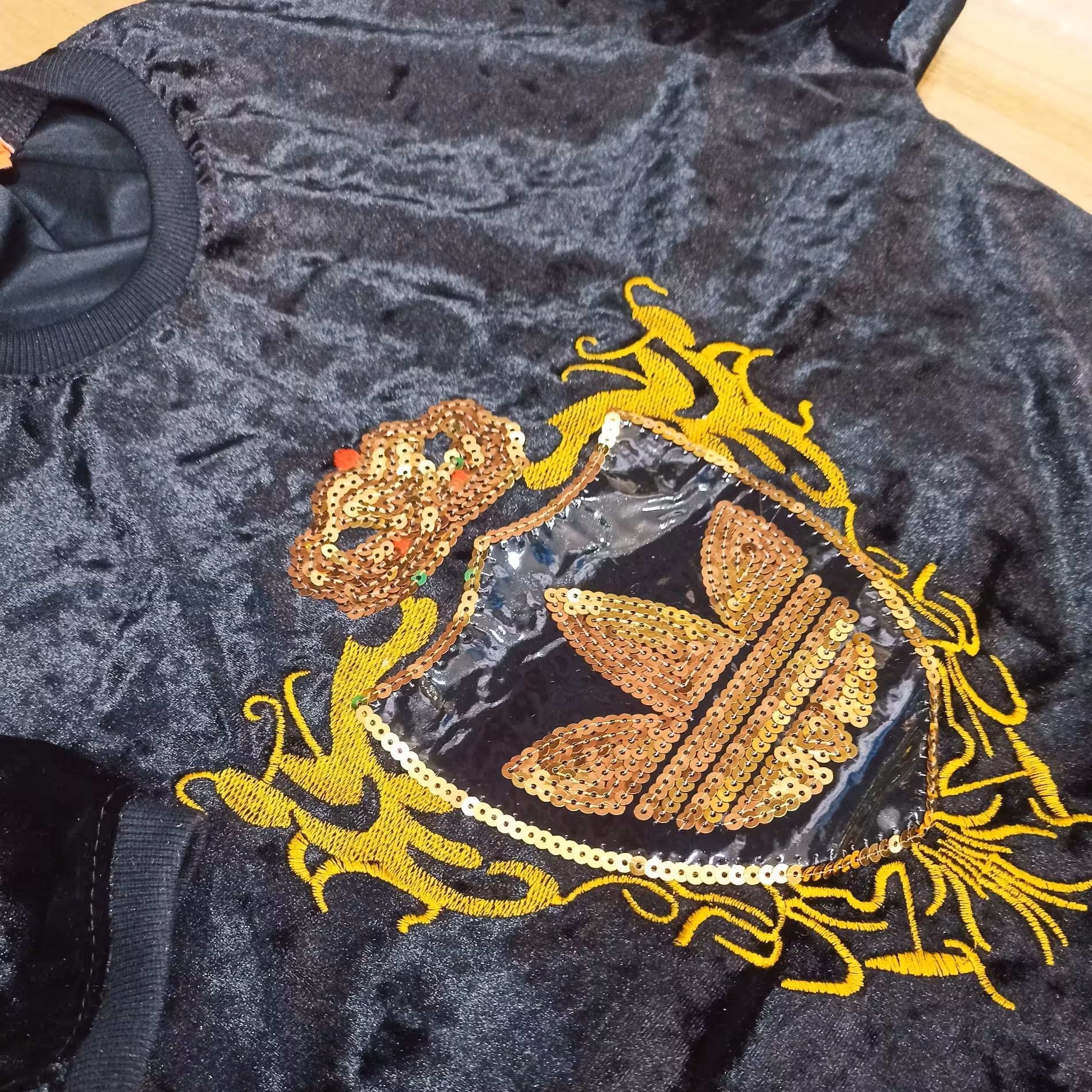 تیشرت مخمل آدیداس گلدوزی شده