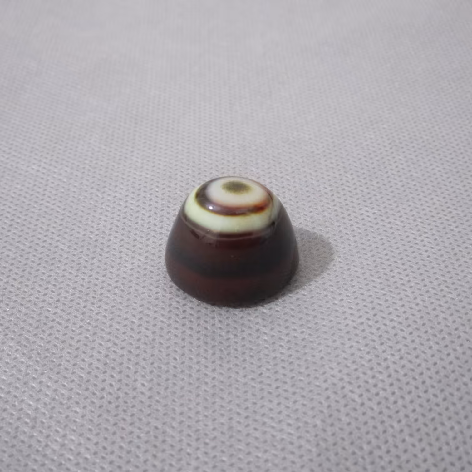 سنگ عقیق اصل و معدنی درشت خراسانی با چشم باباقوری و رگه منظم